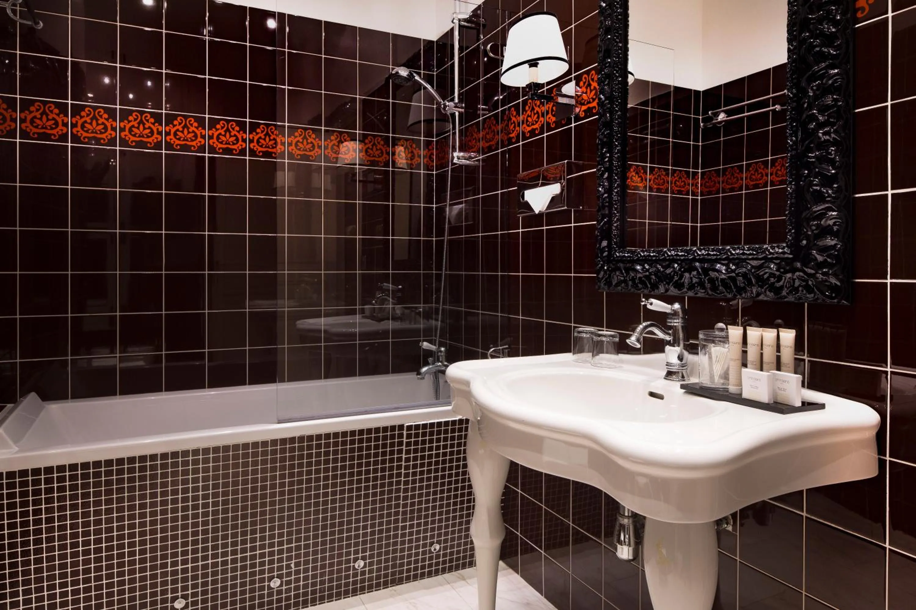 Bathroom in Hotel & Spa de Latour Maubourg
