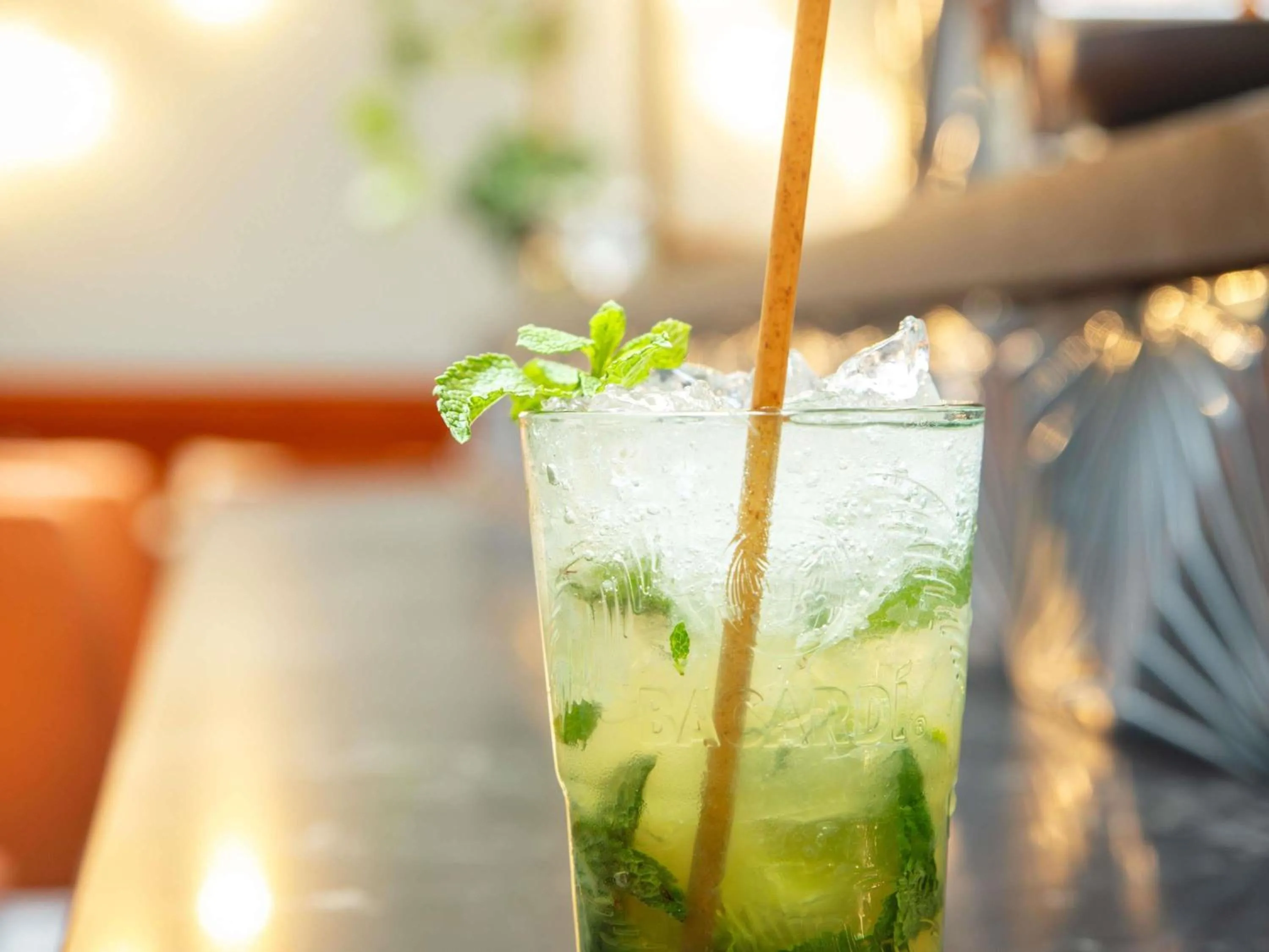 Lounge or bar in Hôtel Mercure Montauban