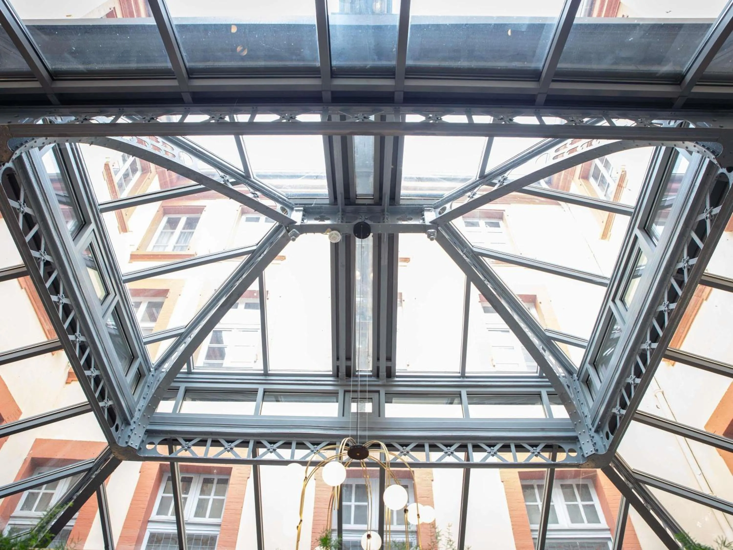 Lounge or bar in Hôtel Mercure Montauban