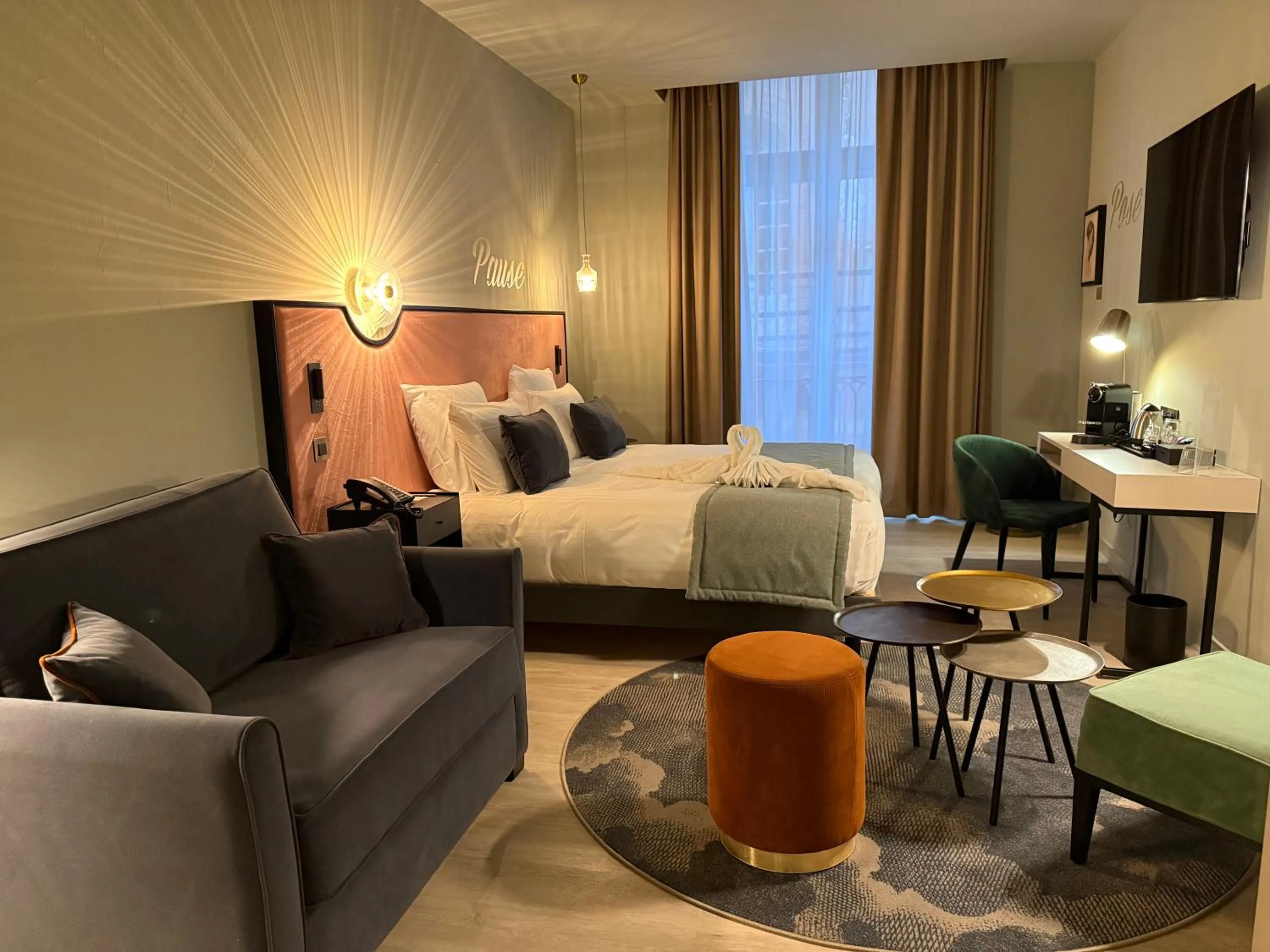 Photo of the whole room, Bed in Hôtel Mercure Montauban