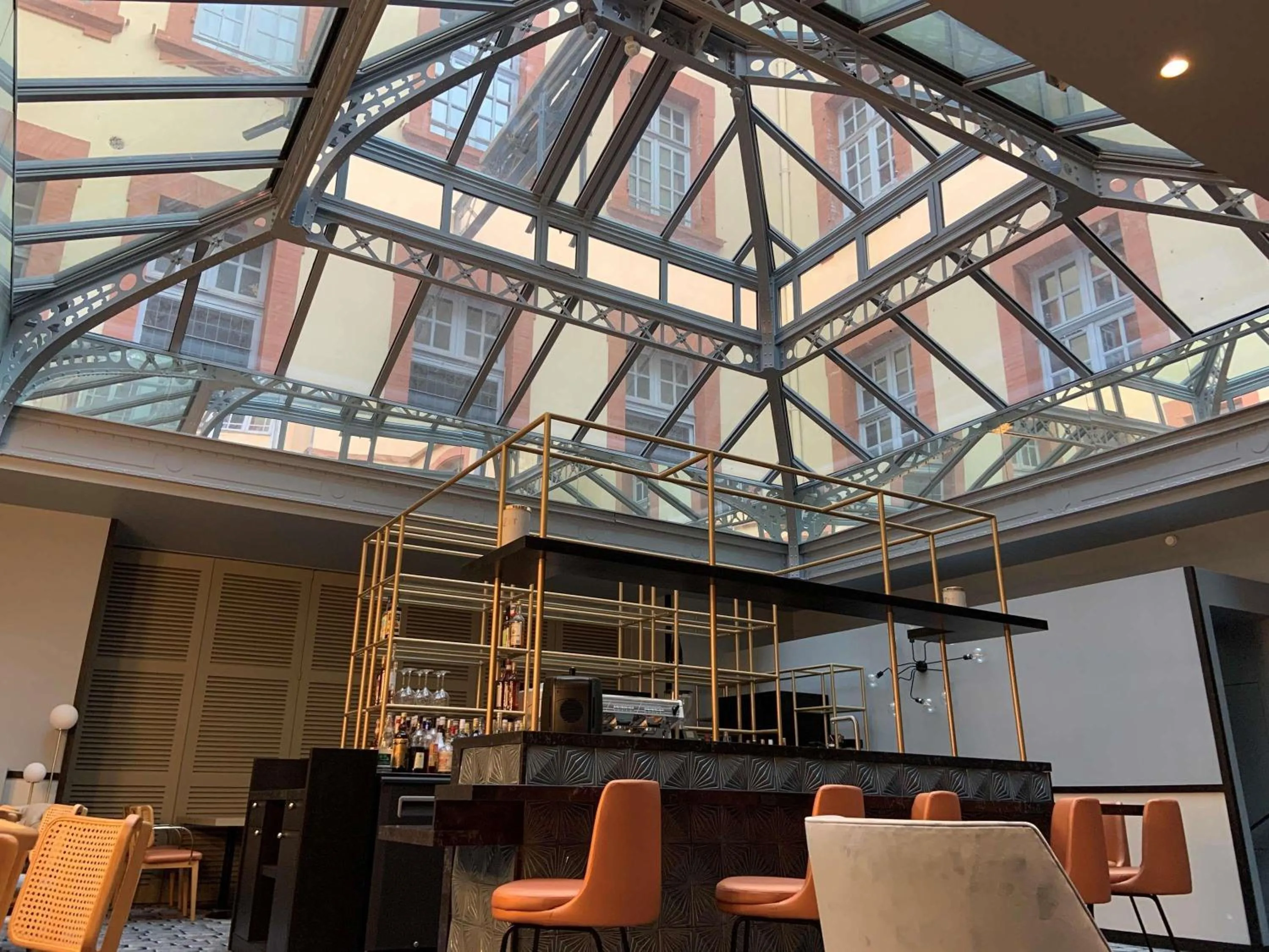 Lounge or bar in Hôtel Mercure Montauban