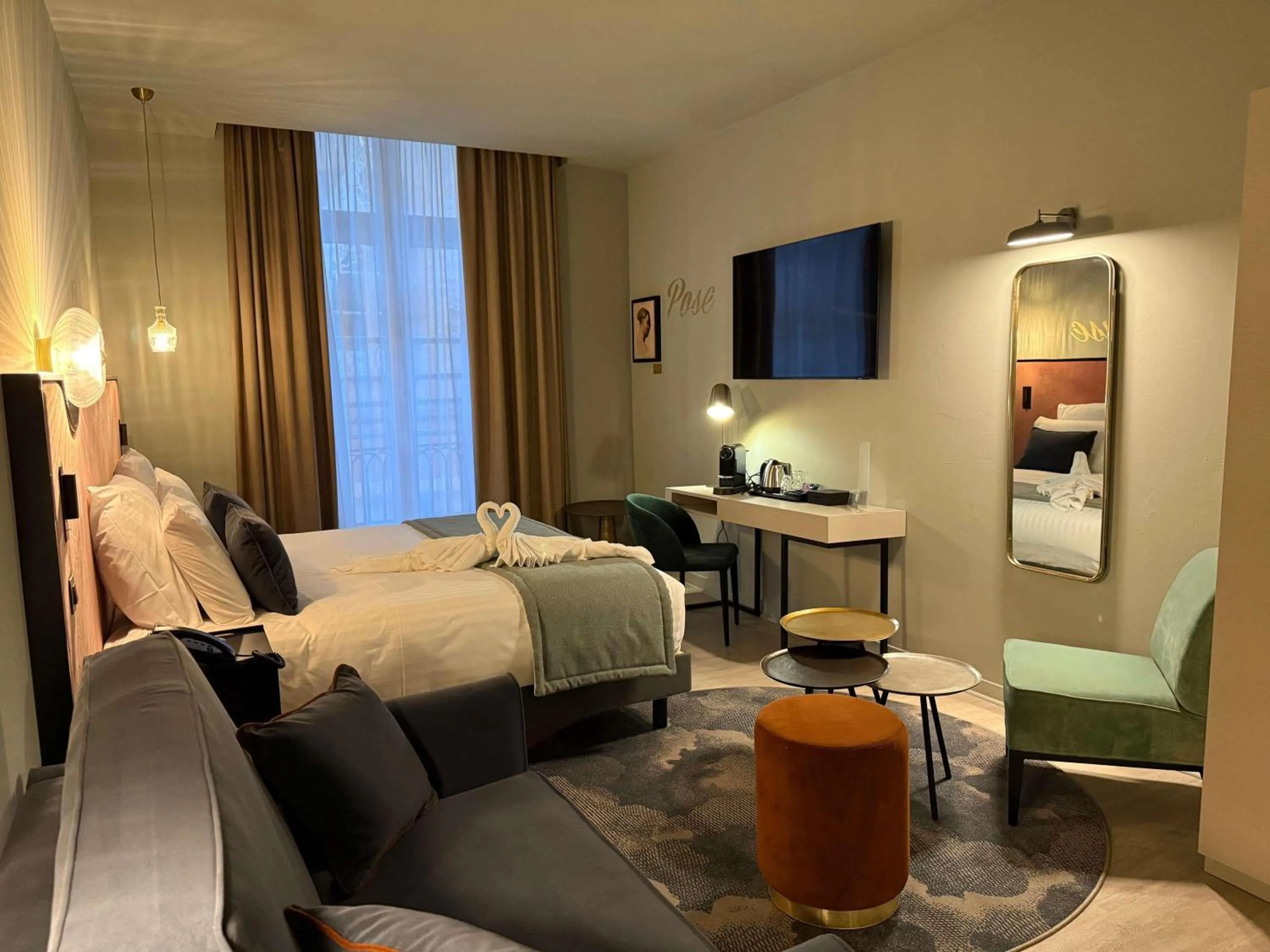 Bedroom, Bed in Hôtel Mercure Montauban