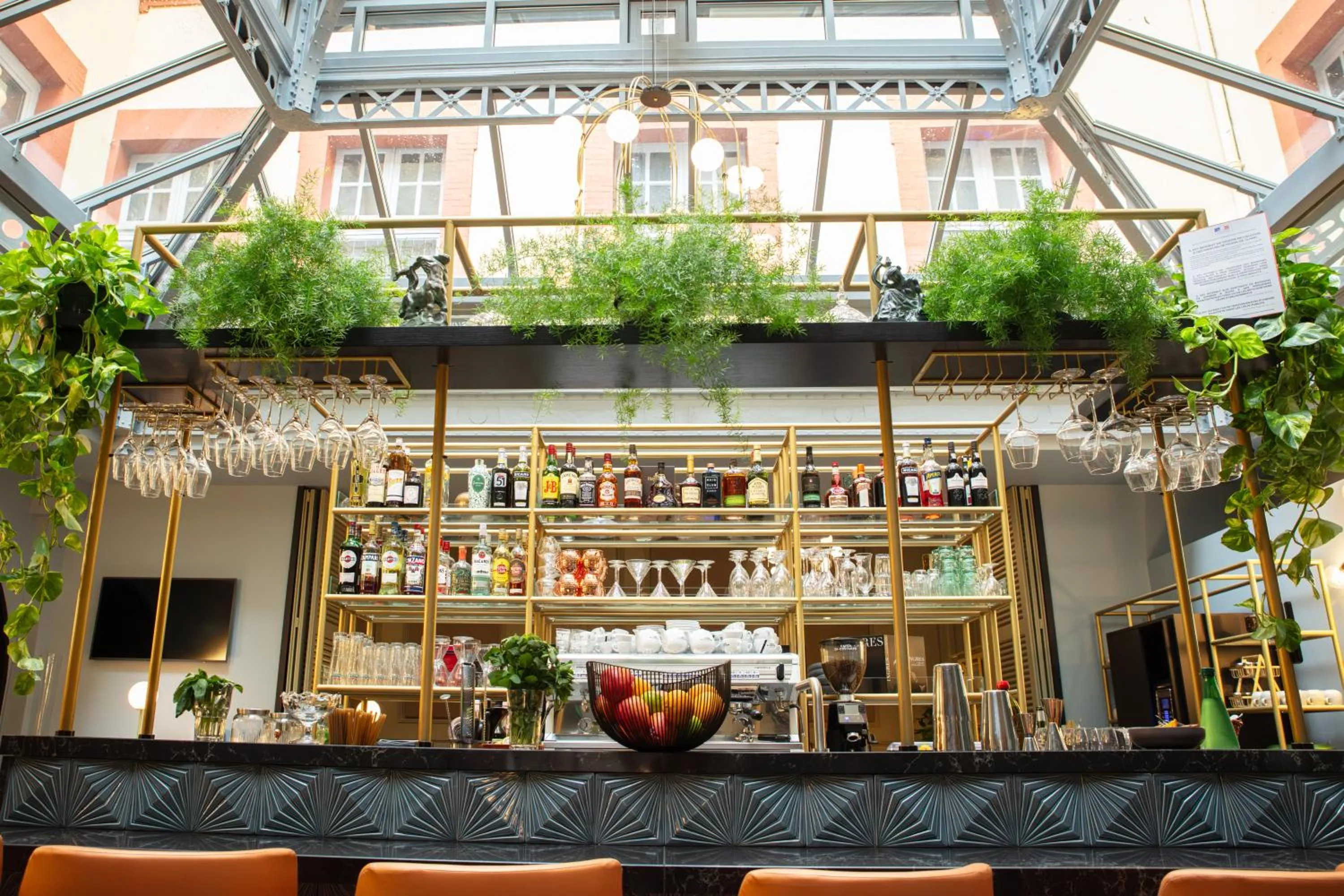 Lounge or bar in Hôtel Mercure Montauban