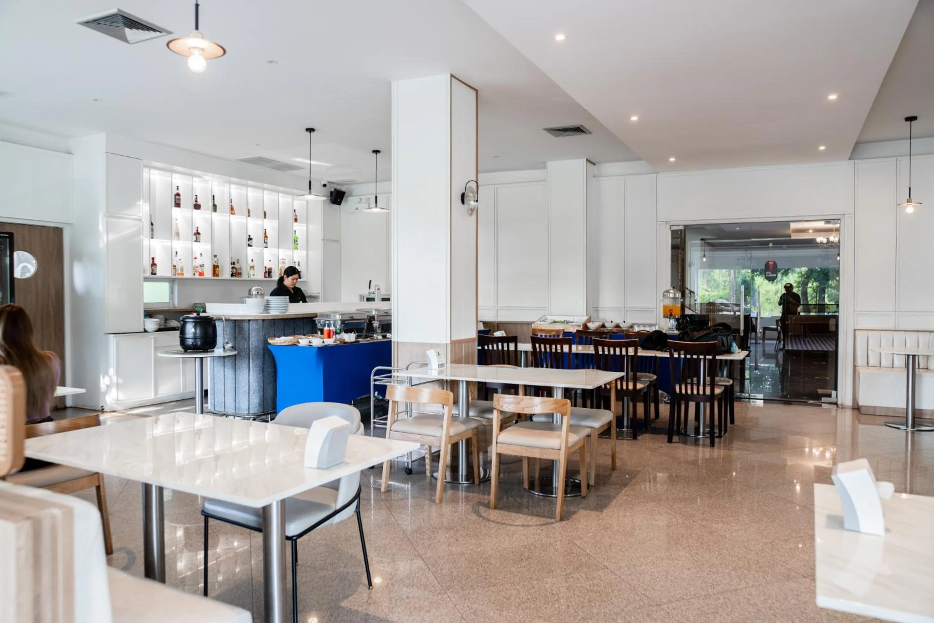 Restaurant/places to eat in Sirin Hotel & Resident