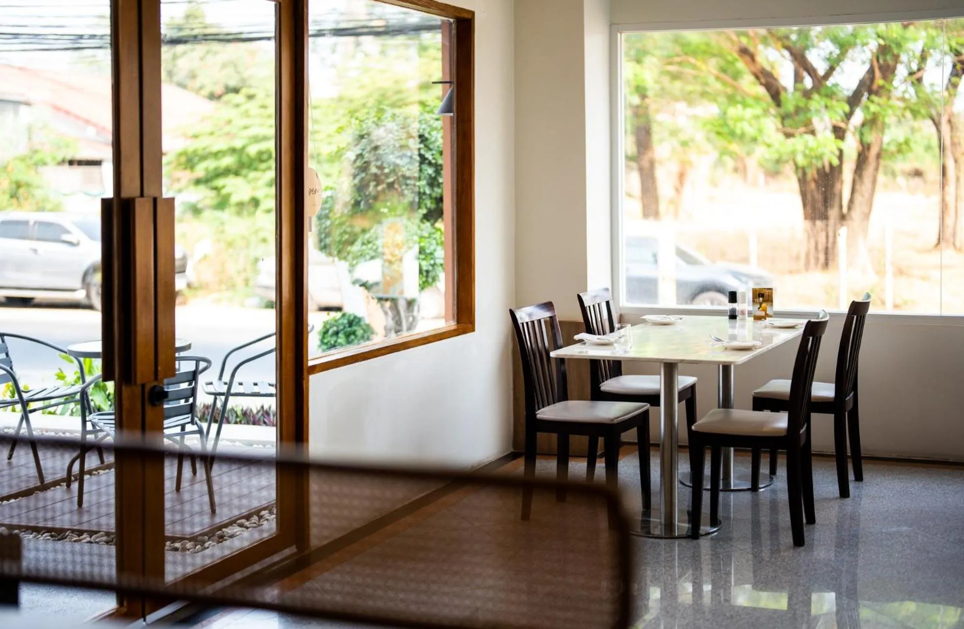 Restaurant/places to eat in Sirin Hotel & Resident