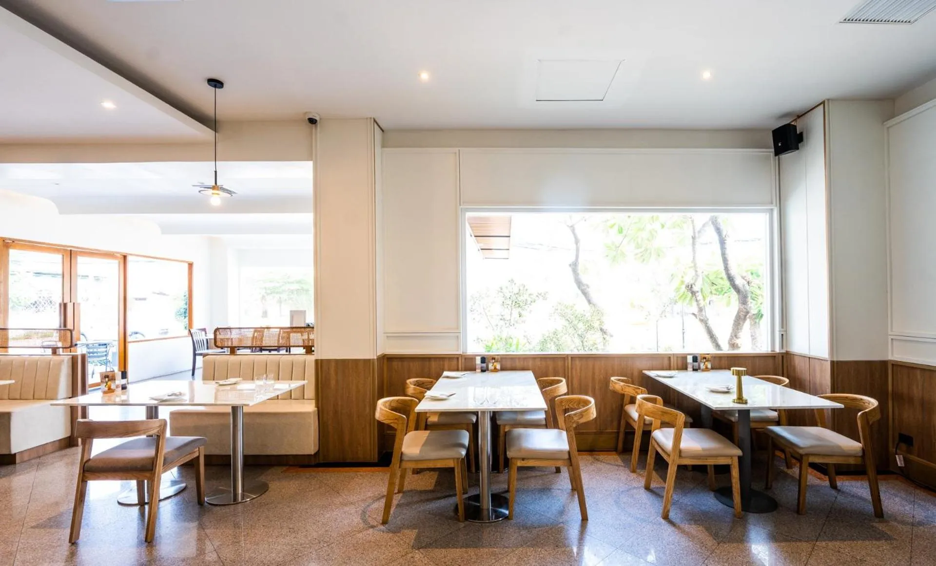 Restaurant/places to eat in Sirin Hotel & Resident