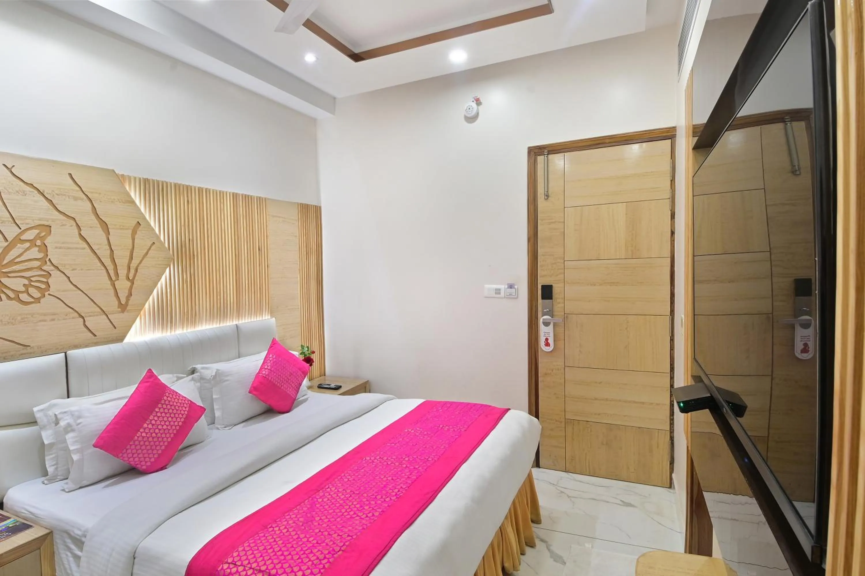 Bed in Hotel Aman International -All Staff Vaccinated