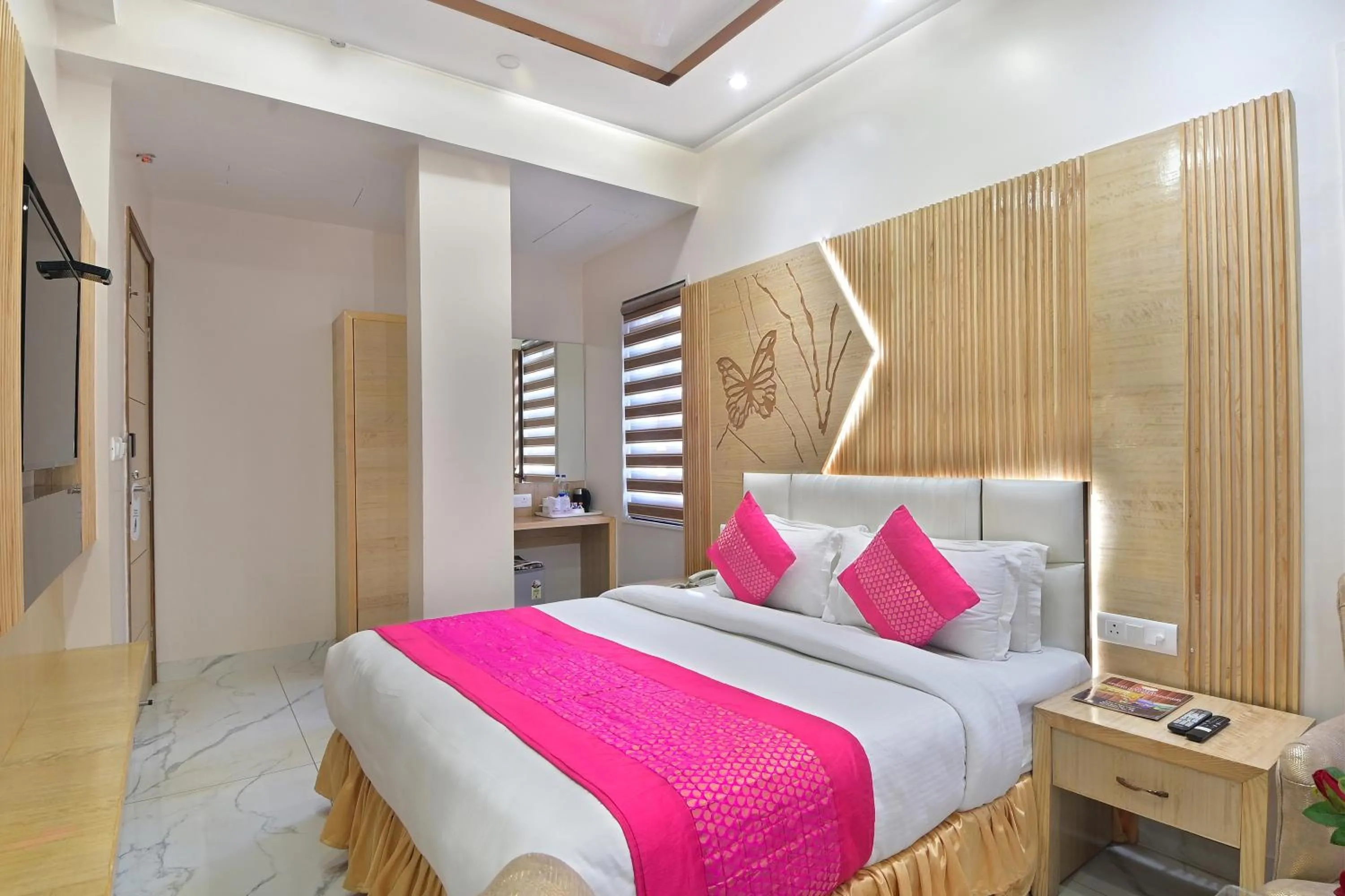 Bed in Hotel Aman International -All Staff Vaccinated