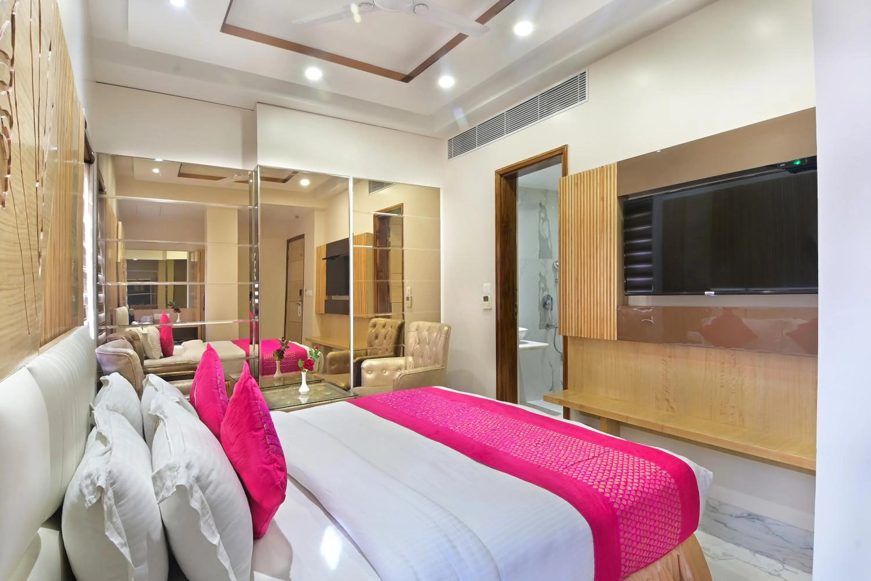 Bedroom, Bed in Hotel Aman International -All Staff Vaccinated