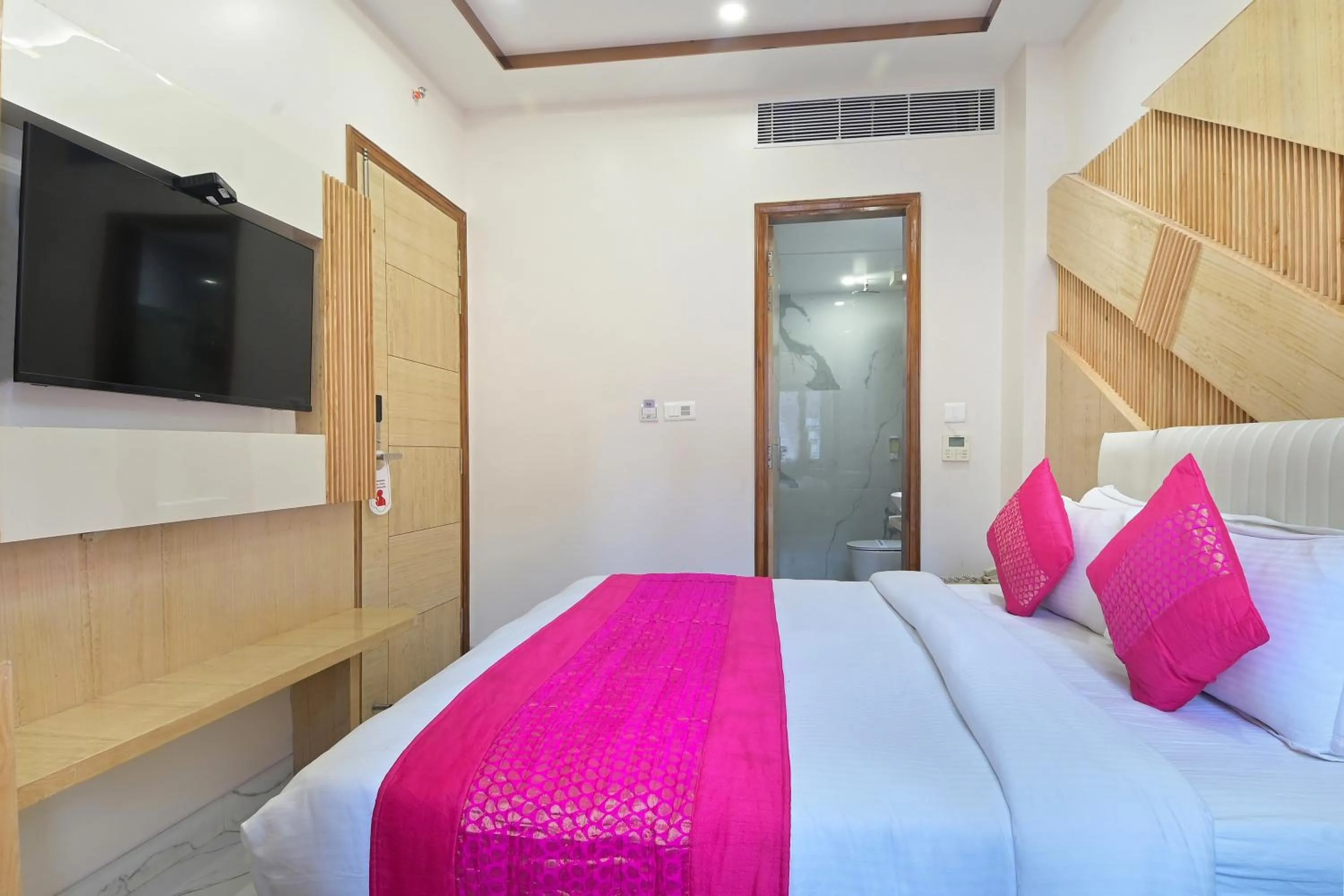 Photo of the whole room, Bed in Hotel Aman International -All Staff Vaccinated