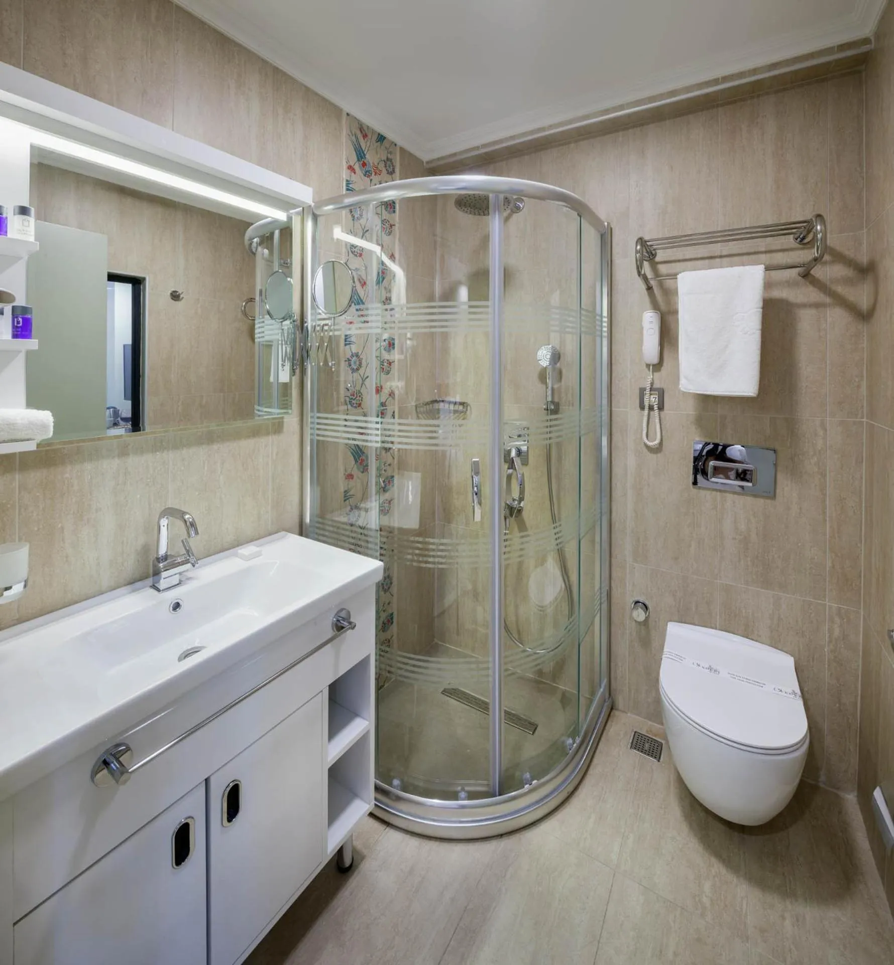 Shower in OBAHAN HOTEL-Special Class