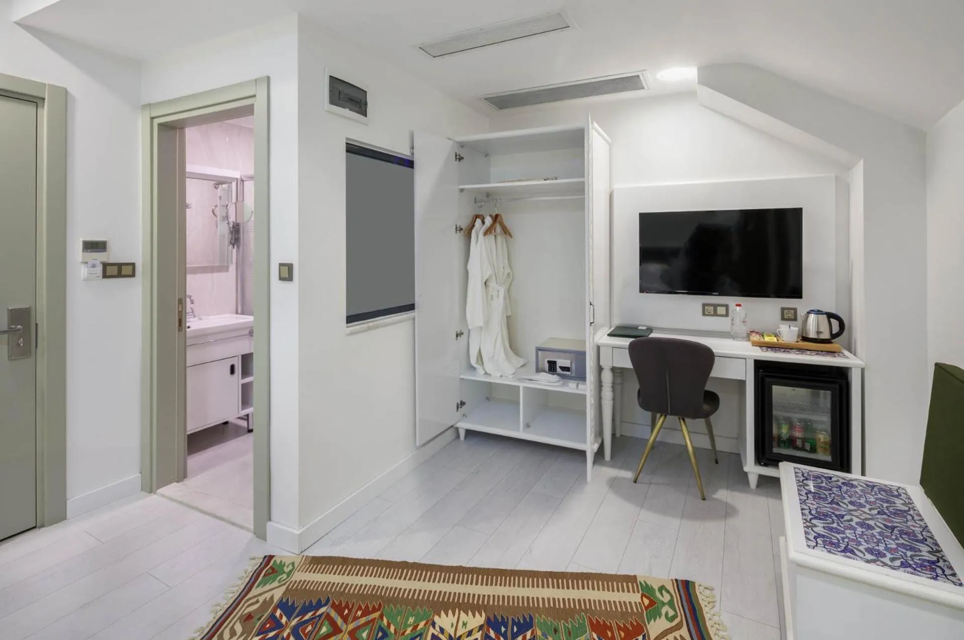 TV and multimedia in OBAHAN HOTEL-Special Class