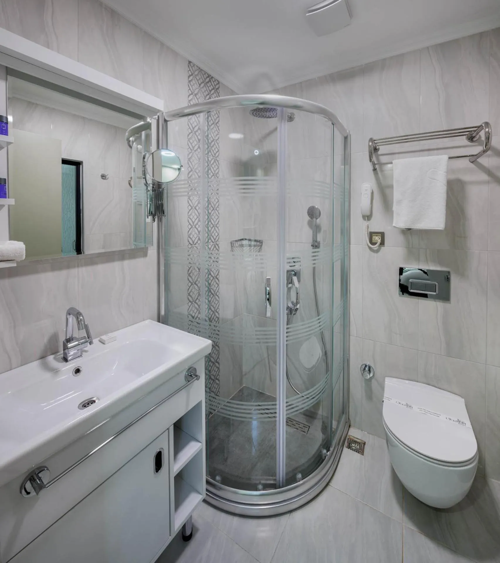 Shower in OBAHAN HOTEL-Special Class
