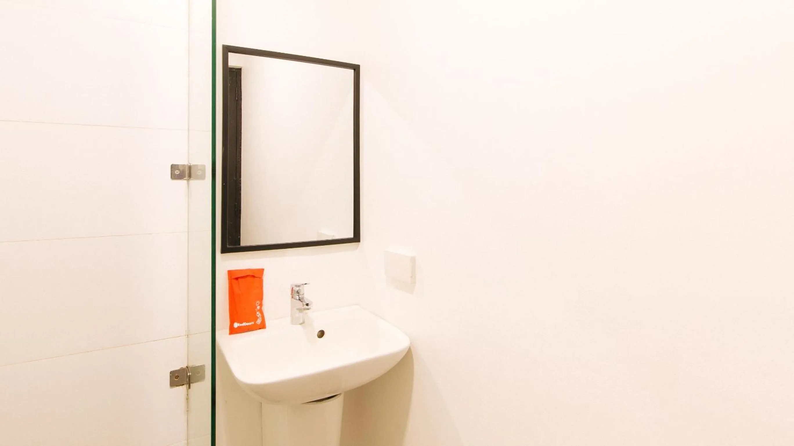 Bathroom in RedDoorz Plus at MM Hotel Las Pinas former RedDoorz Plus Near Bamboo Organ