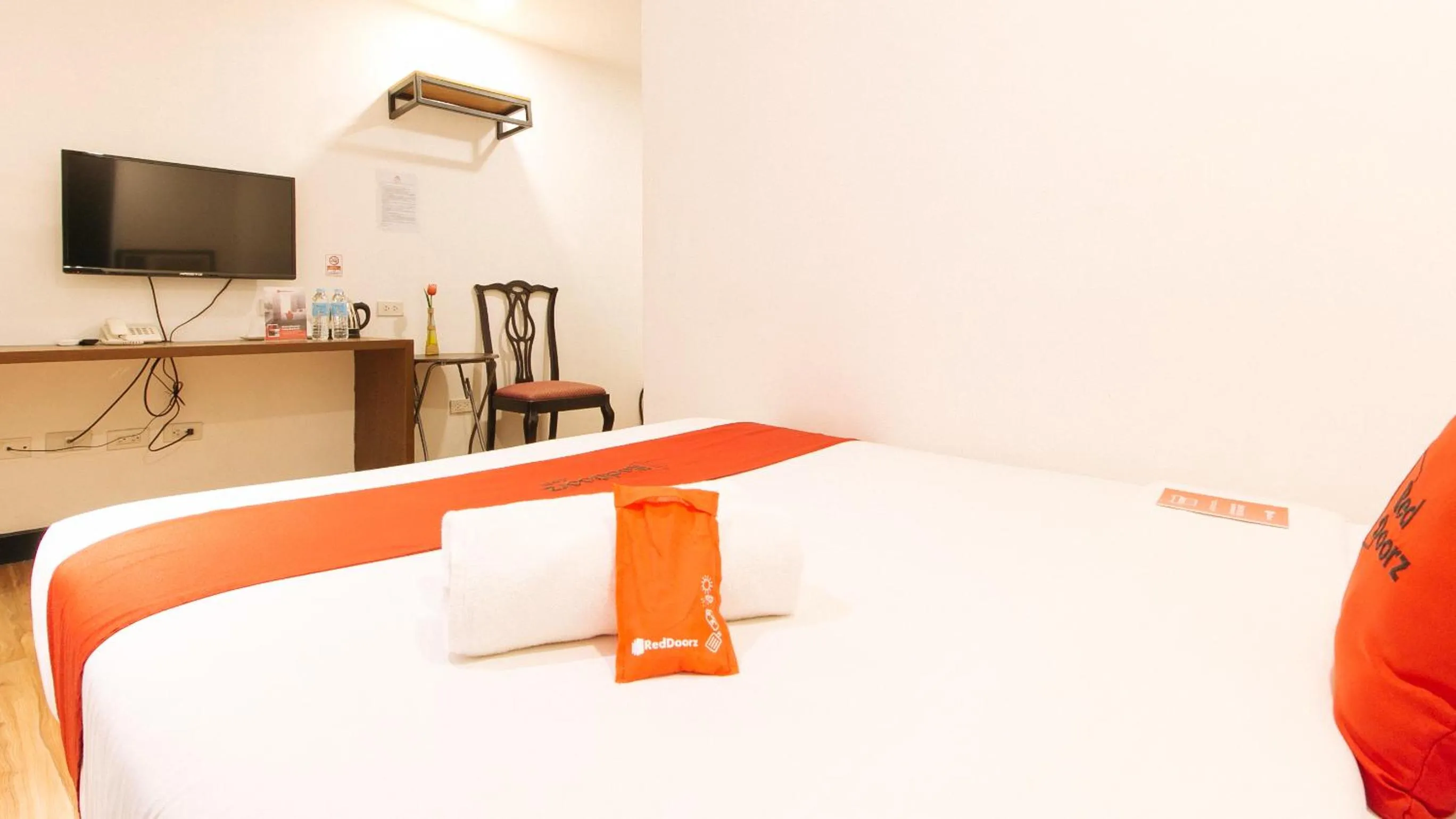 TV and multimedia, Bed in RedDoorz Plus at MM Hotel Las Pinas former RedDoorz Plus Near Bamboo Organ