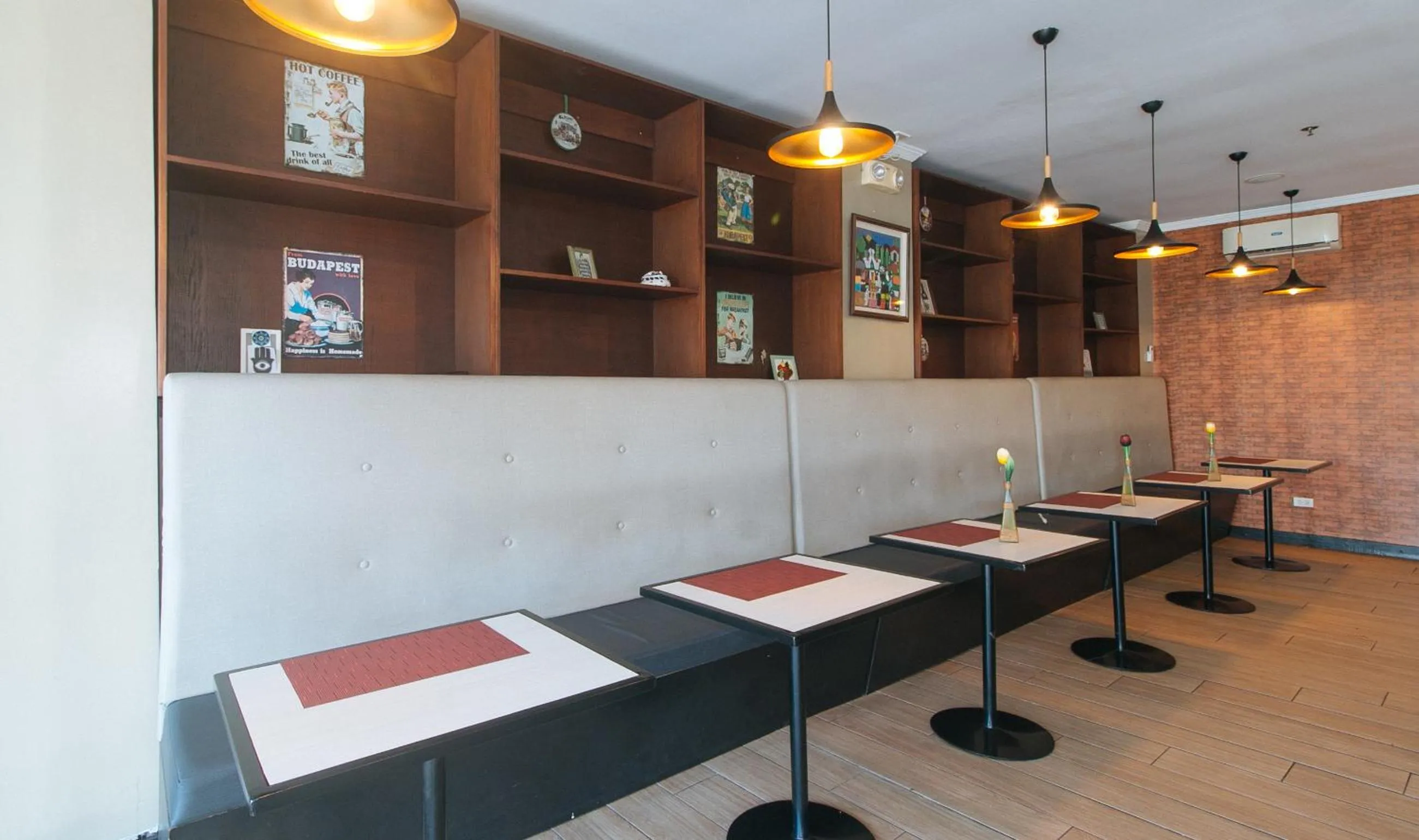 Restaurant/places to eat in RedDoorz Plus at MM Hotel Las Pinas former RedDoorz Plus Near Bamboo Organ