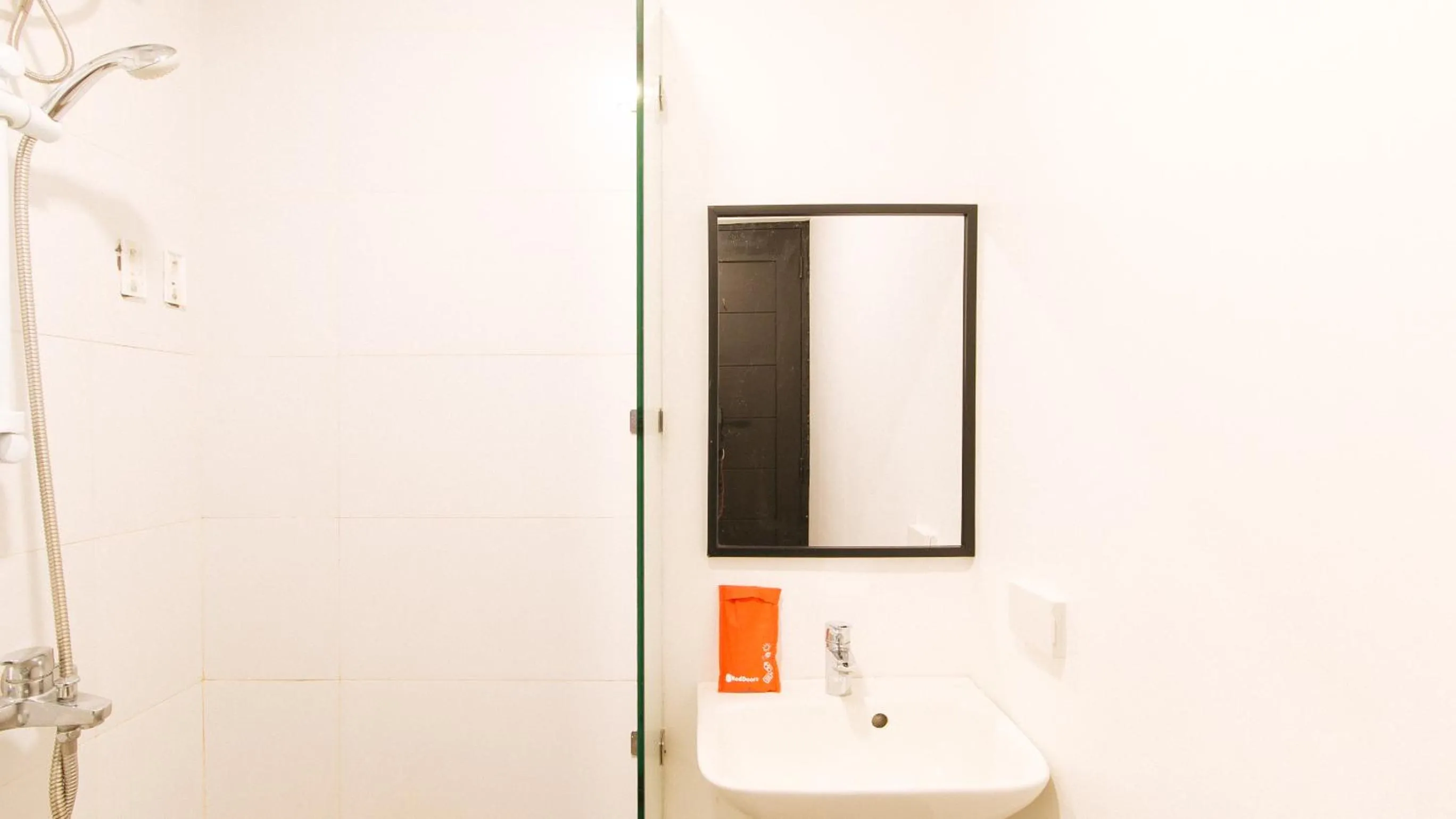 Bathroom in RedDoorz Plus at MM Hotel Las Pinas former RedDoorz Plus Near Bamboo Organ