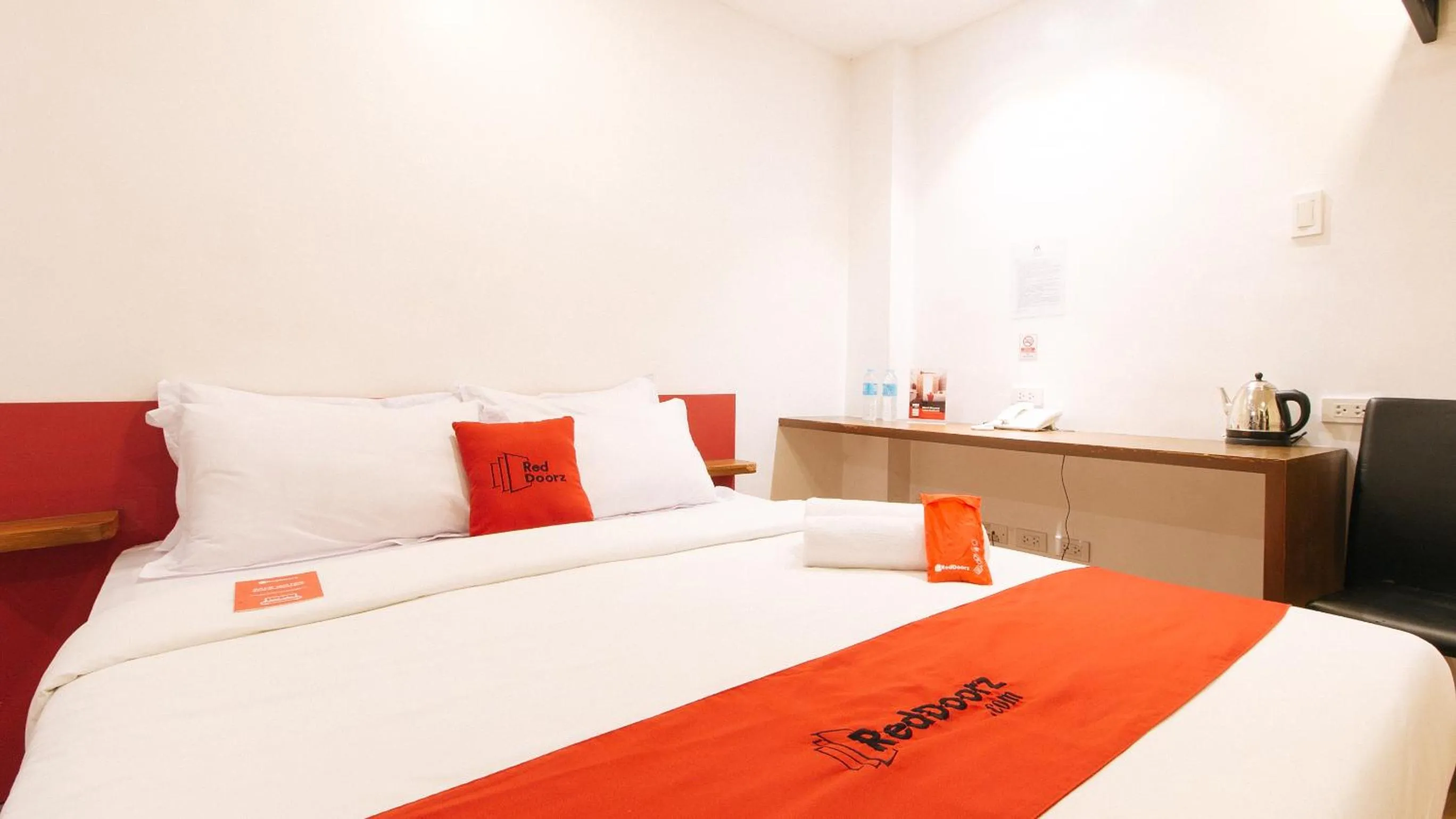 TV and multimedia, Bed in RedDoorz Plus at MM Hotel Las Pinas former RedDoorz Plus Near Bamboo Organ