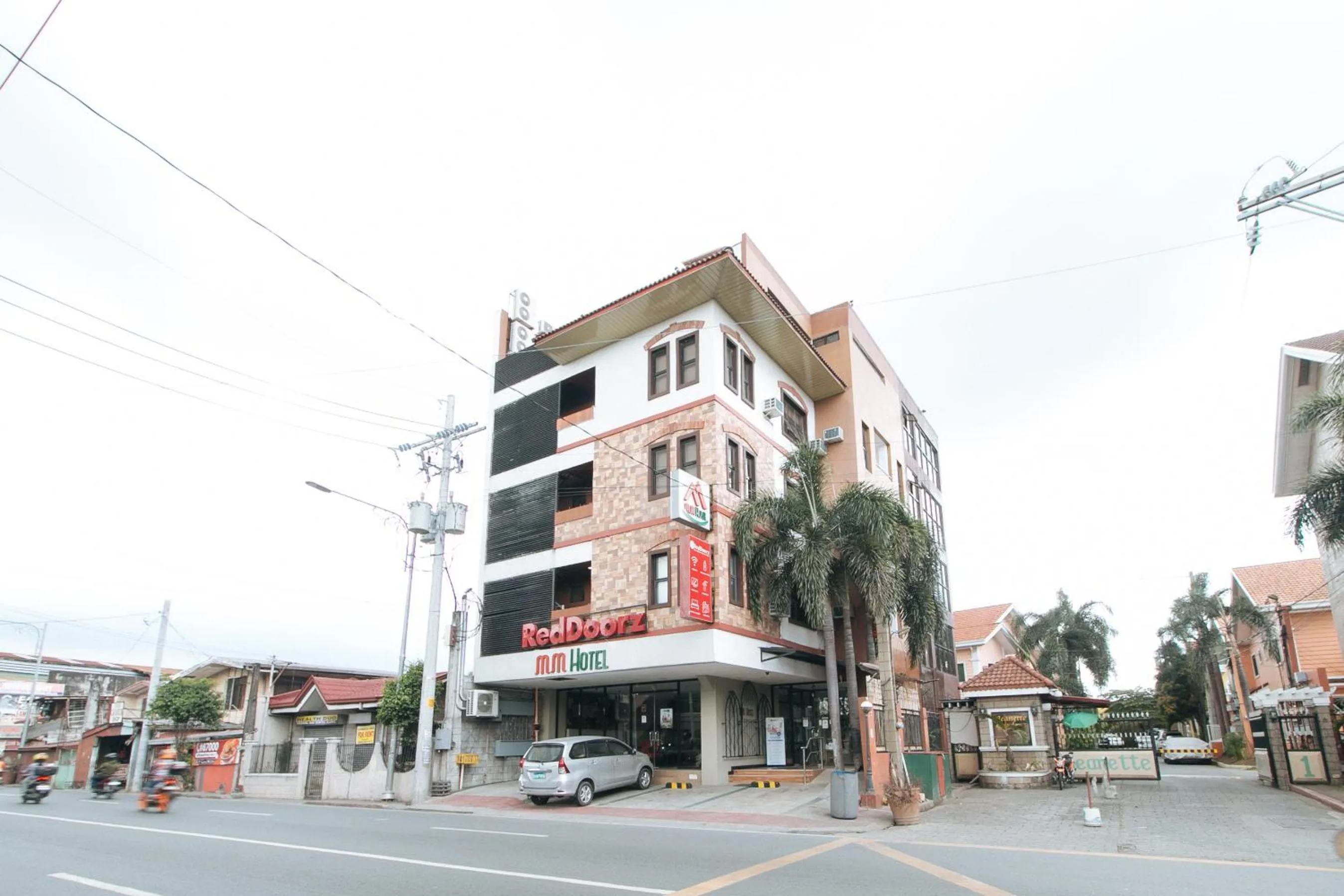 Property building in RedDoorz Plus at MM Hotel Las Pinas former RedDoorz Plus Near Bamboo Organ
