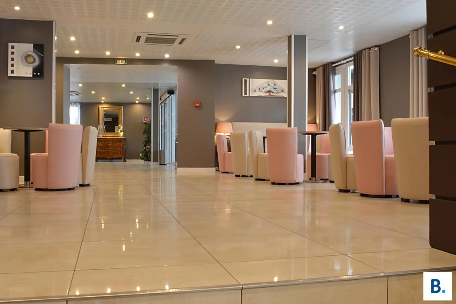 Living room in Hôtel Croix des Bretons - Lourdes Pyrénées