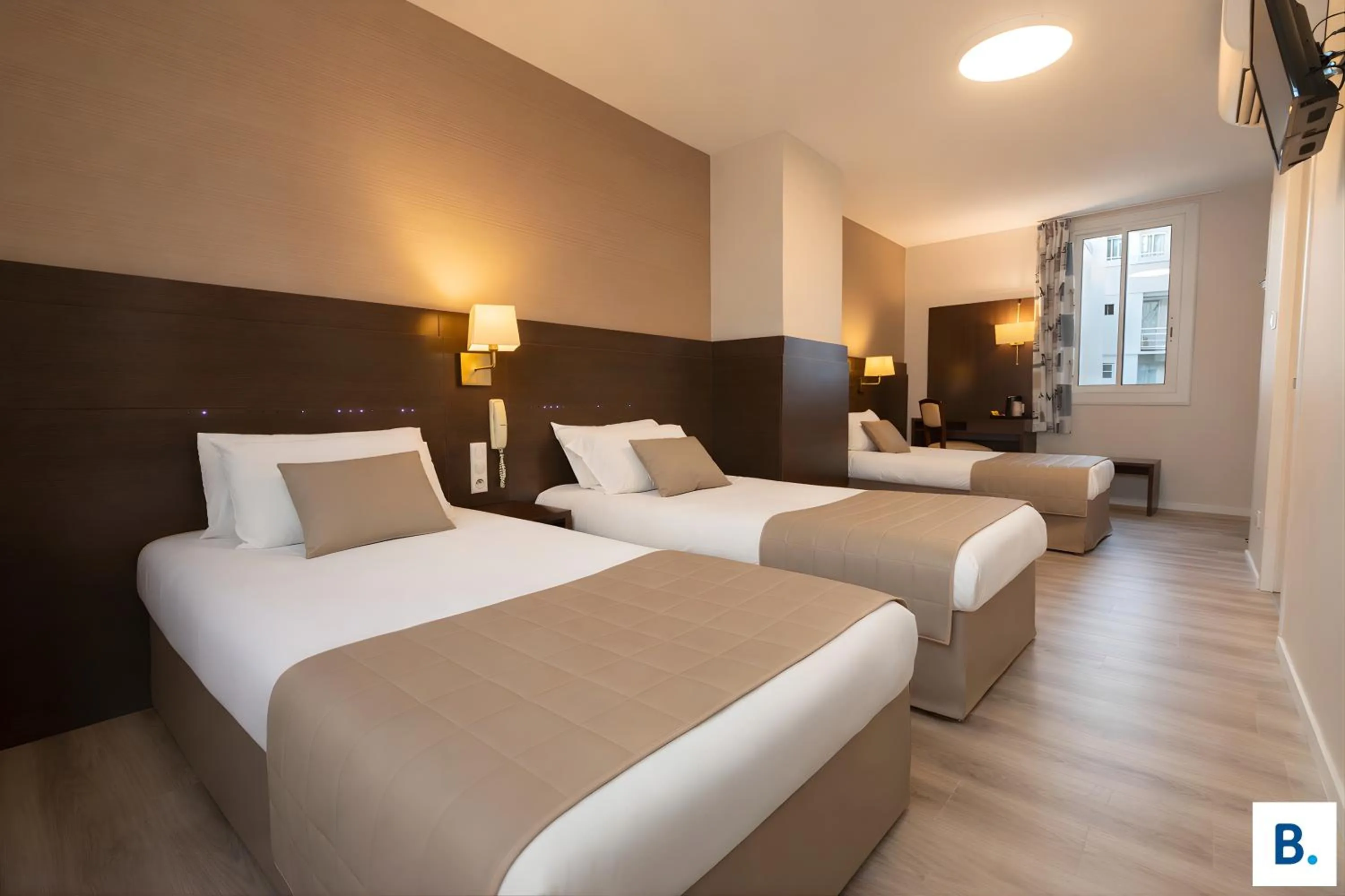 TV and multimedia, Bed in Hôtel Croix des Bretons - Lourdes Pyrénées