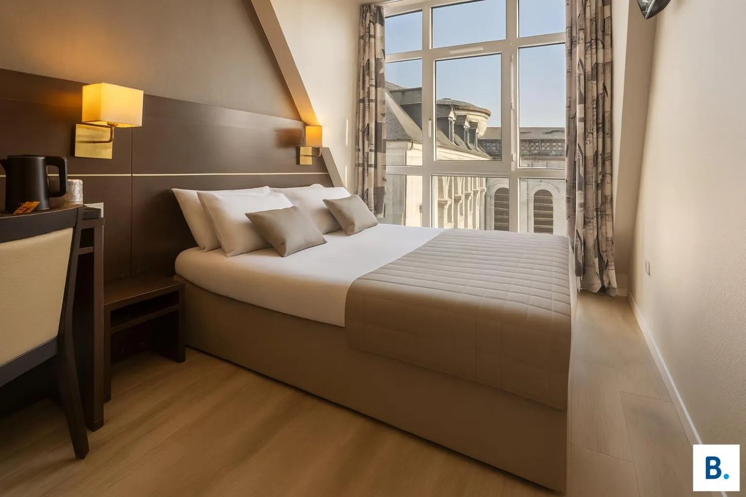 Photo of the whole room, Bed in Hôtel Croix des Bretons - Lourdes Pyrénées