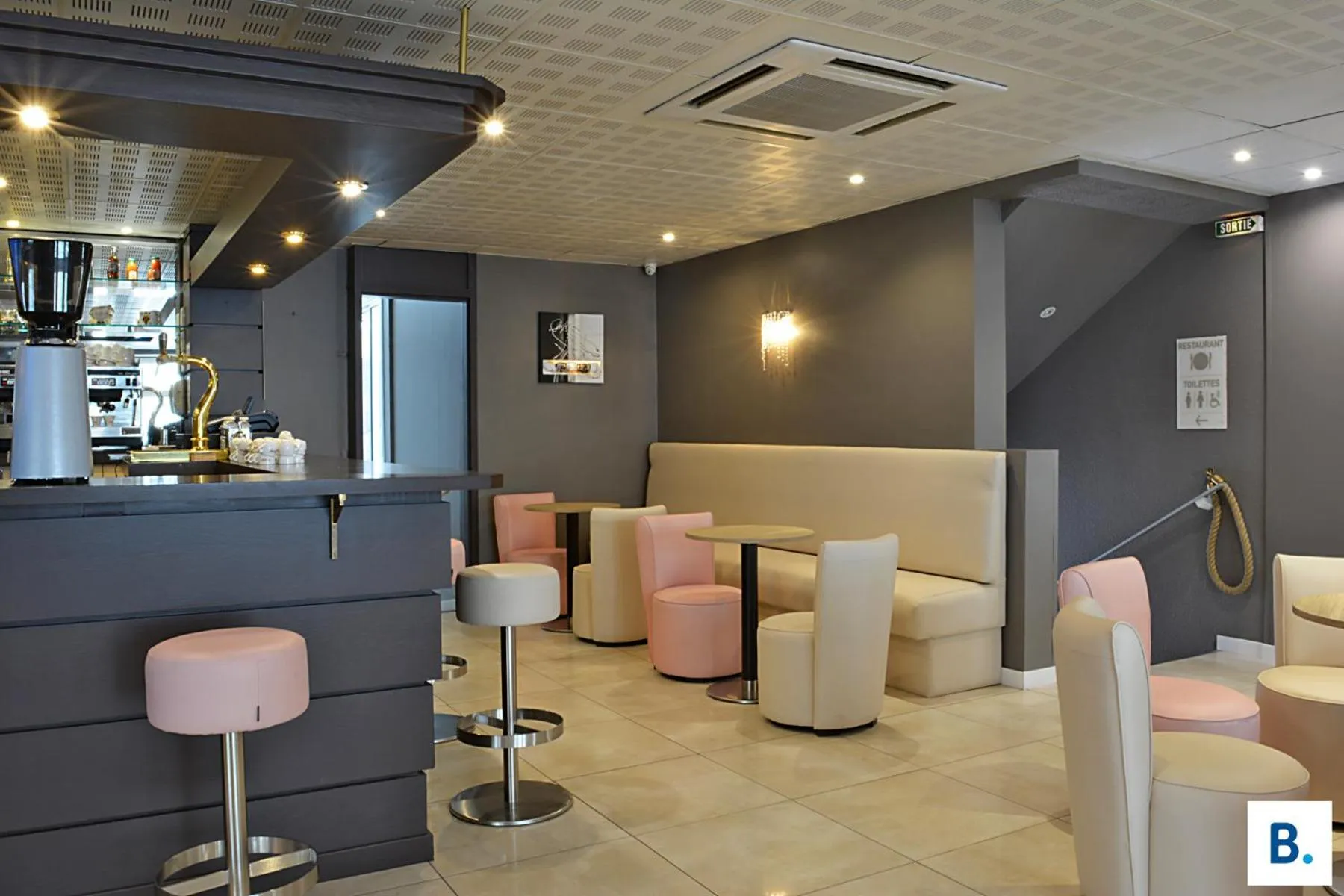 Lounge or bar in Hôtel Croix des Bretons - Lourdes Pyrénées