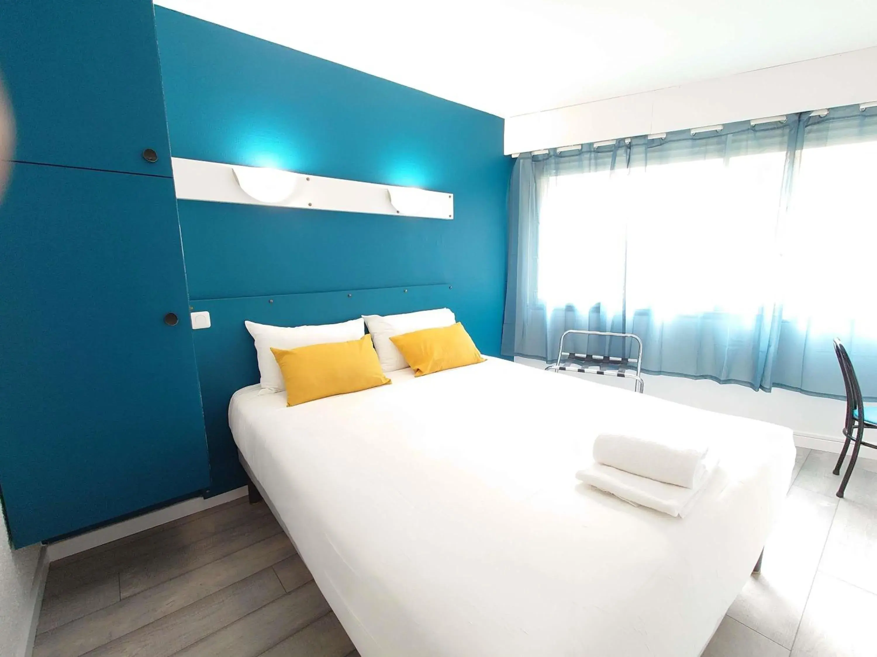 POP Room with Double Bed in greet hotel Grenoble Centre Gare POP Room with Double Bed in greet hotel Grenoble Centre Gare