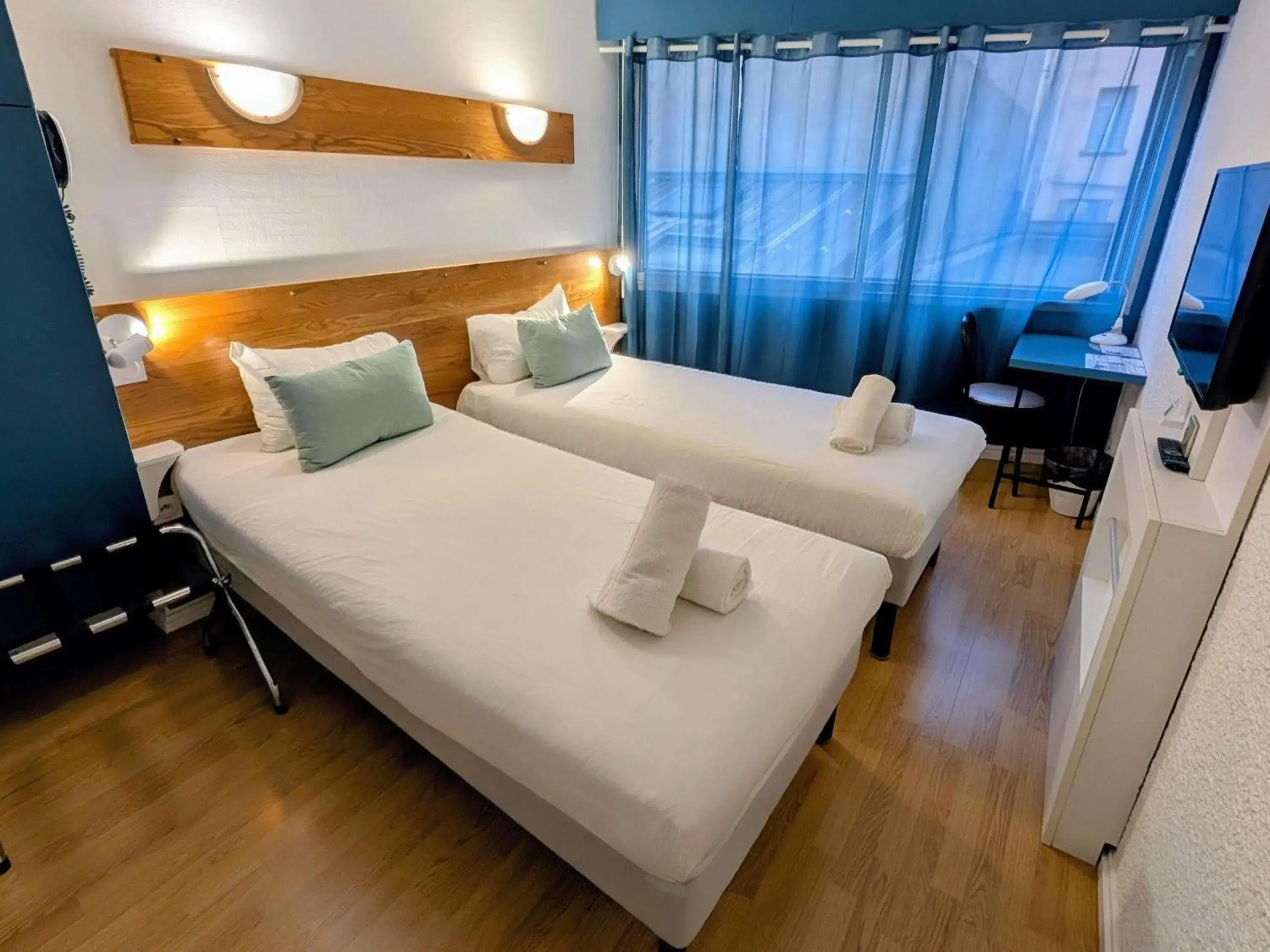 POP Room with Two Single Beds in greet hotel Grenoble Centre Gare POP Room with Two Single Beds in greet hotel Grenoble Centre Gare