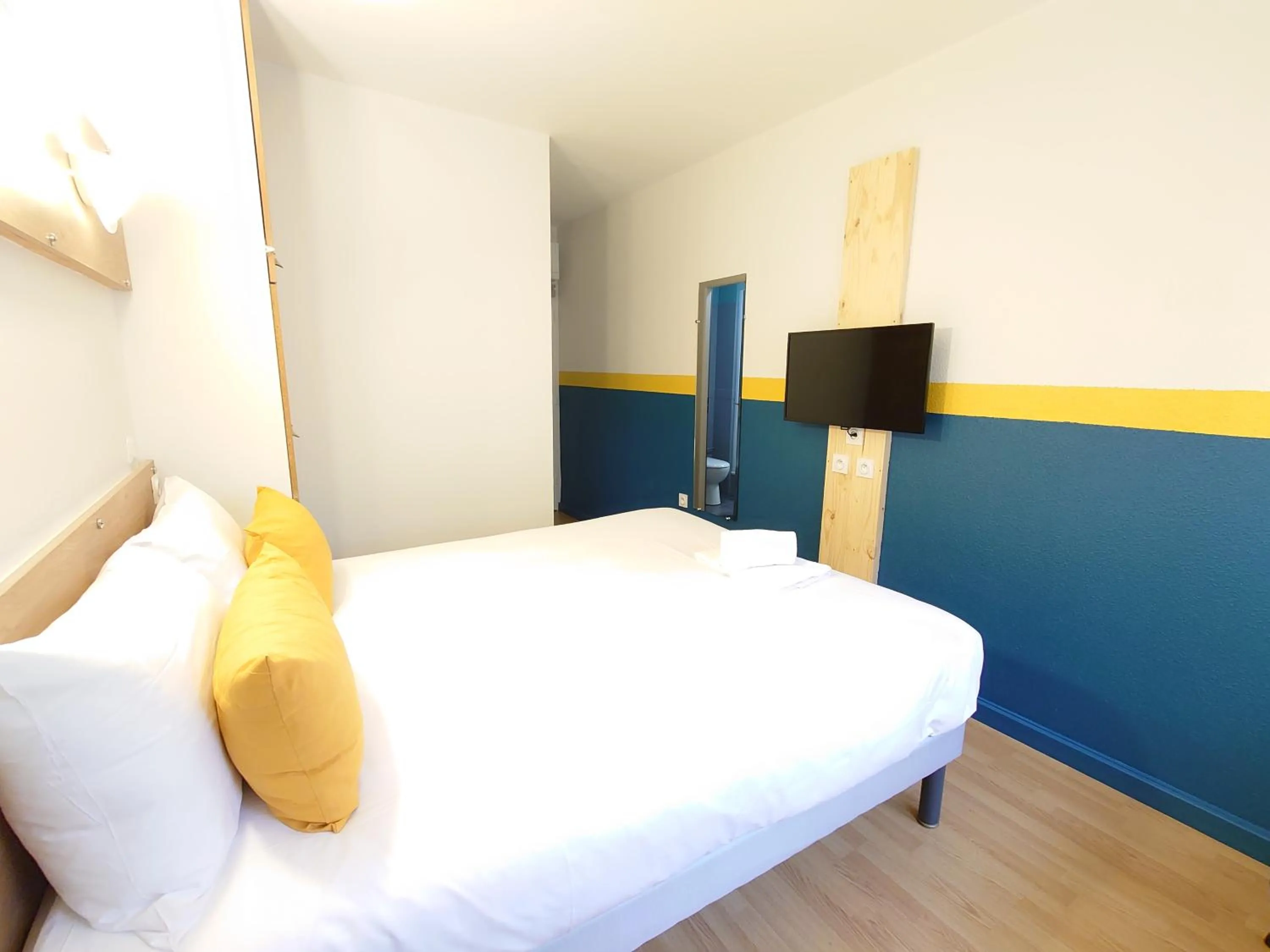 Bed in greet hotel Grenoble Centre Gare