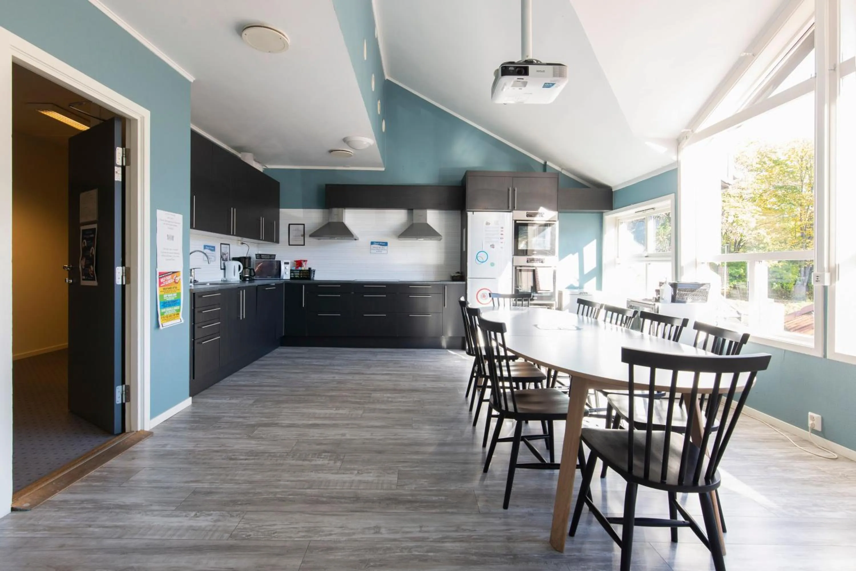 Communal kitchen in Kongsberg Hostel-Vandrerhjem