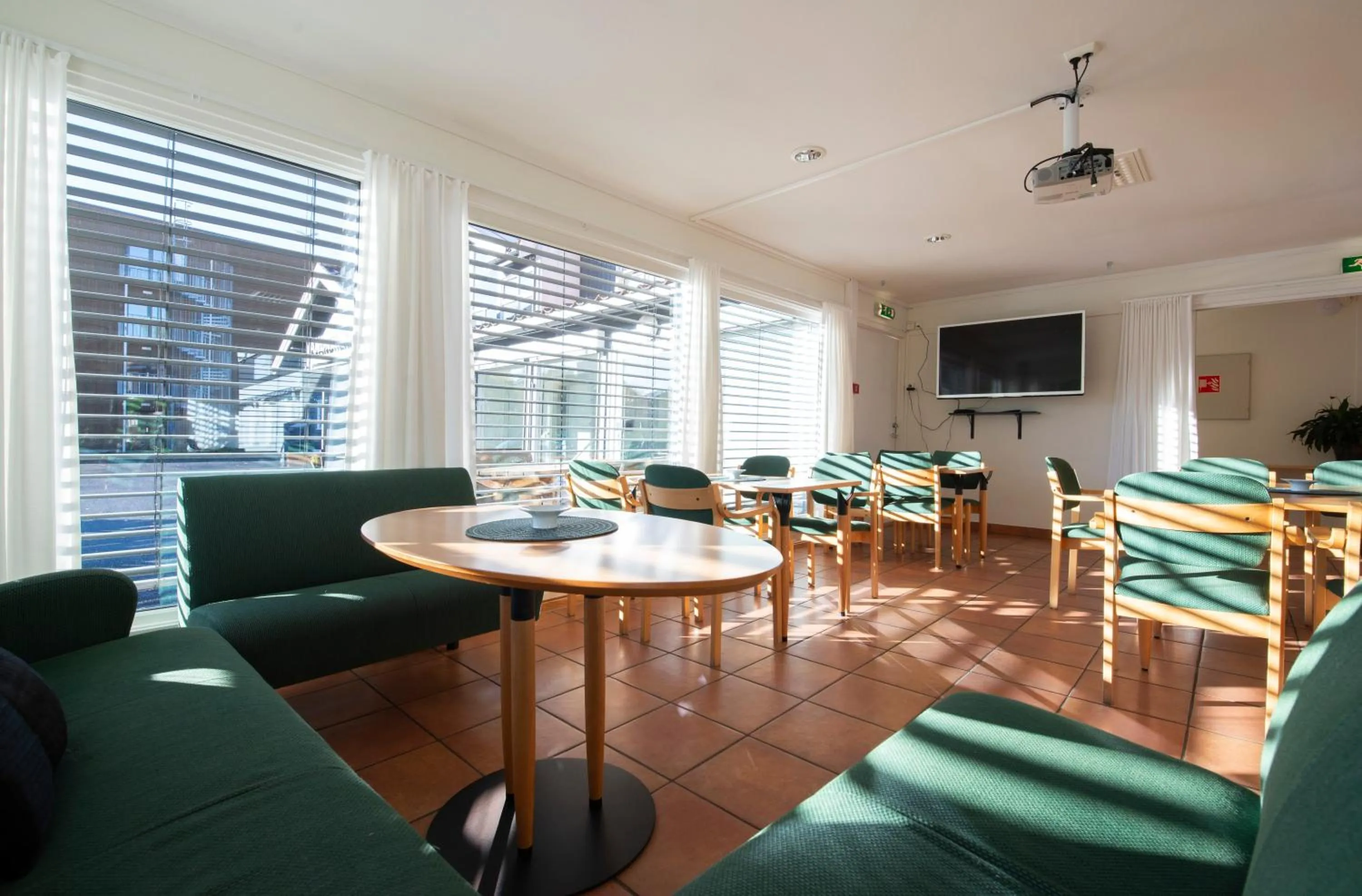 Communal lounge/ TV room in Kongsberg Hostel-Vandrerhjem