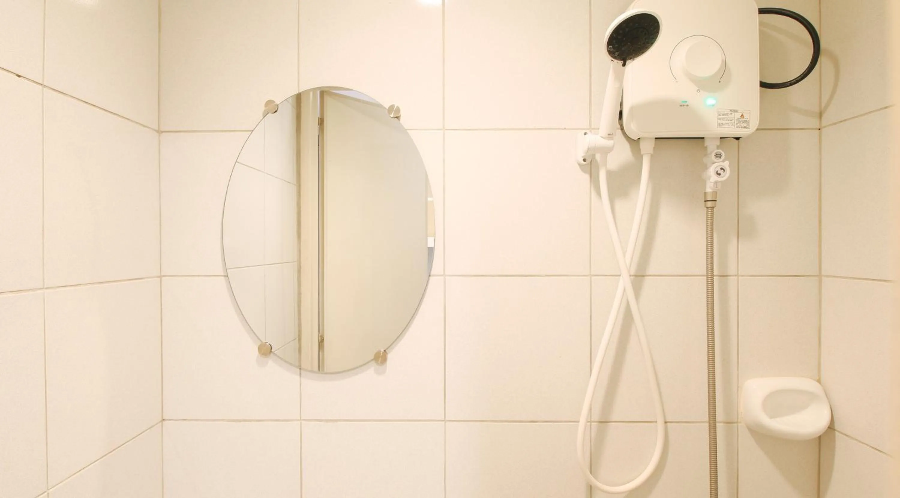 Shower in RedDoorz Plus at Evangelista Street Makati