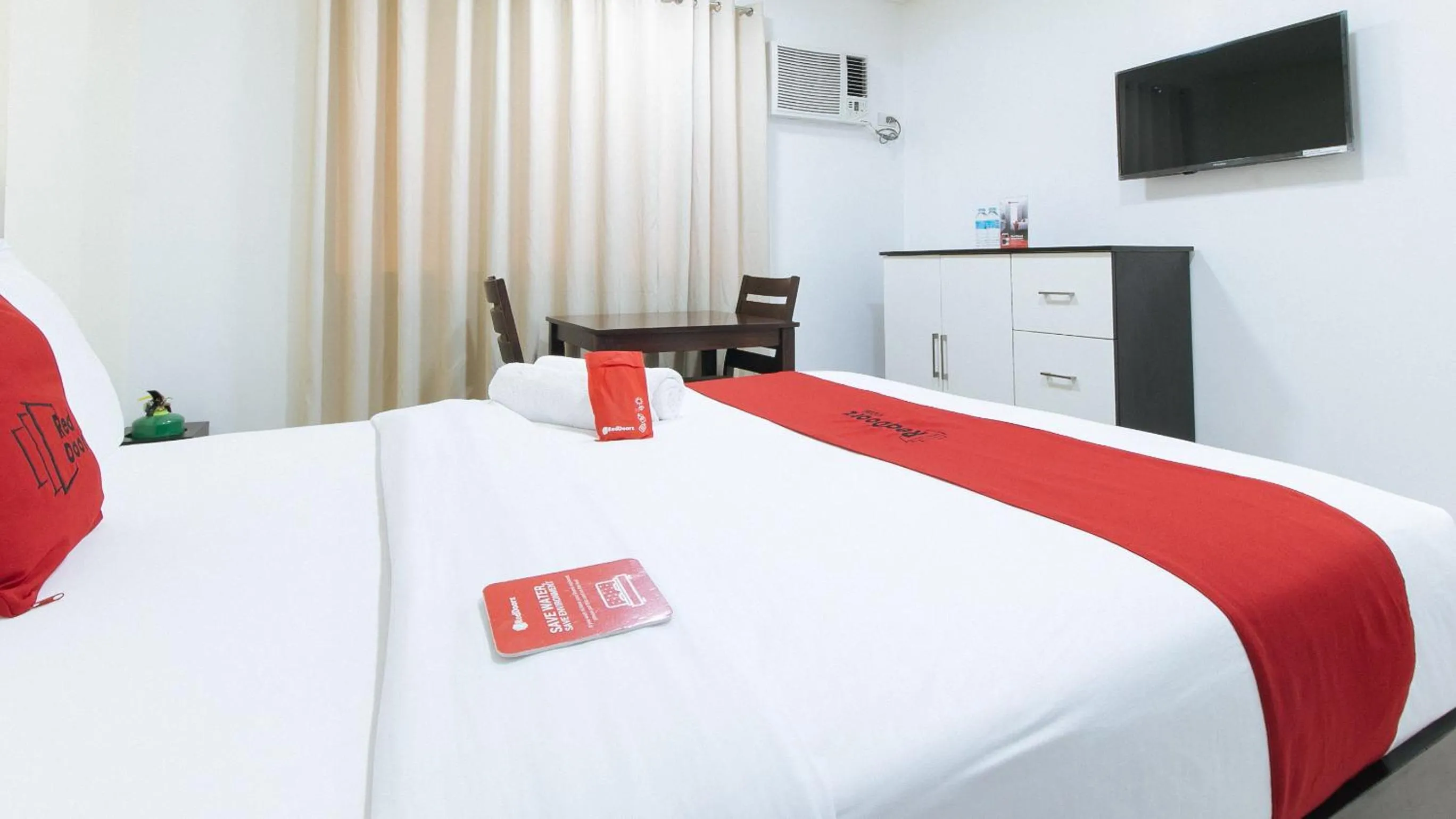TV and multimedia, Bed in RedDoorz Plus at Evangelista Street Makati