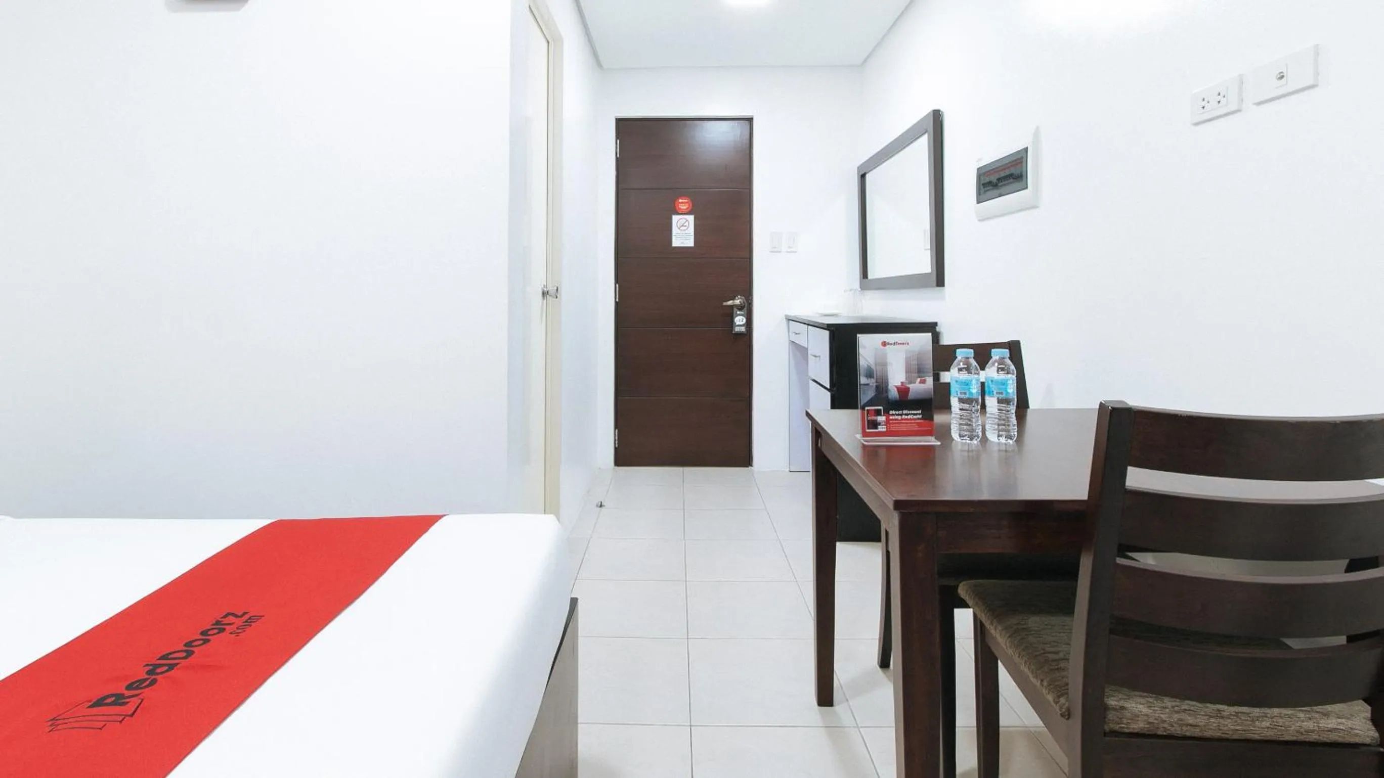 Dining area, Bed in RedDoorz Plus at Evangelista Street Makati