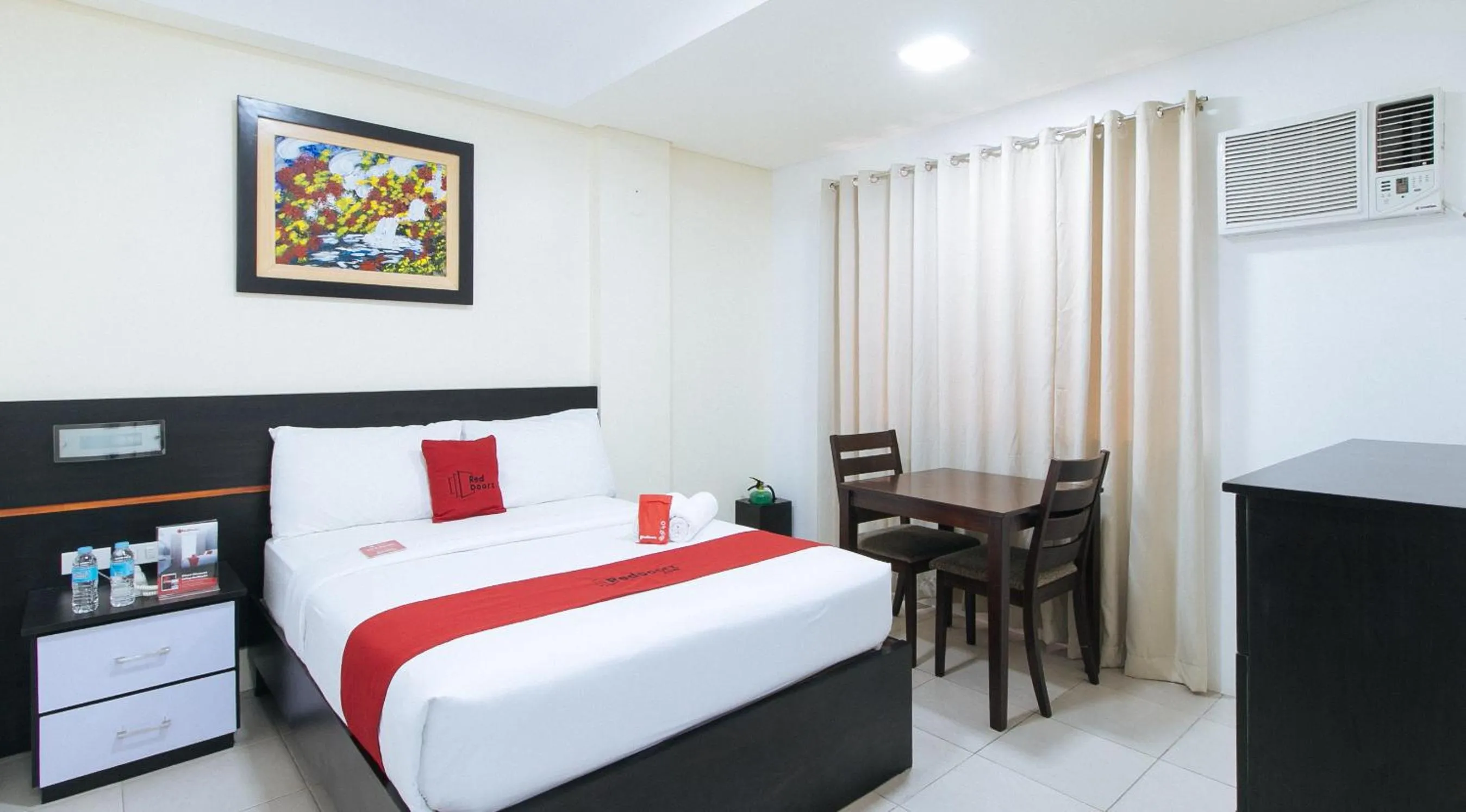 Photo of the whole room, Bed in RedDoorz Plus at Evangelista Street Makati