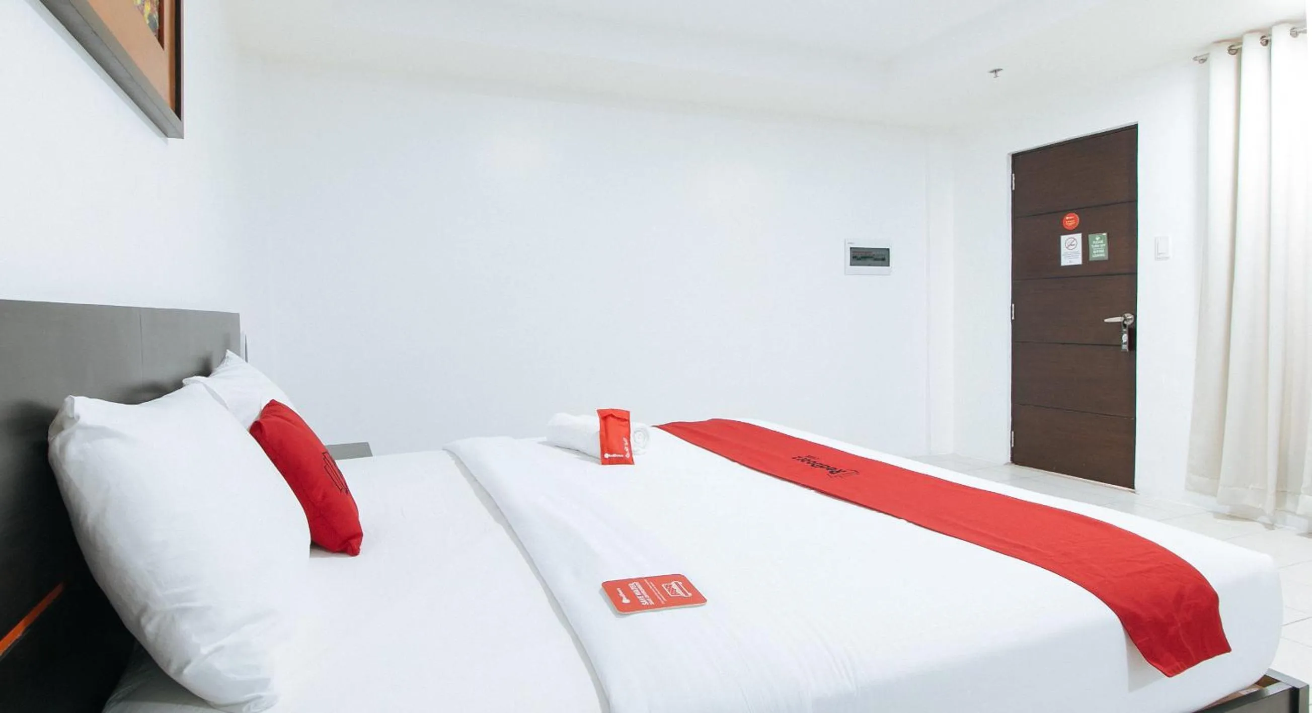 Bed in RedDoorz Plus at Evangelista Street Makati