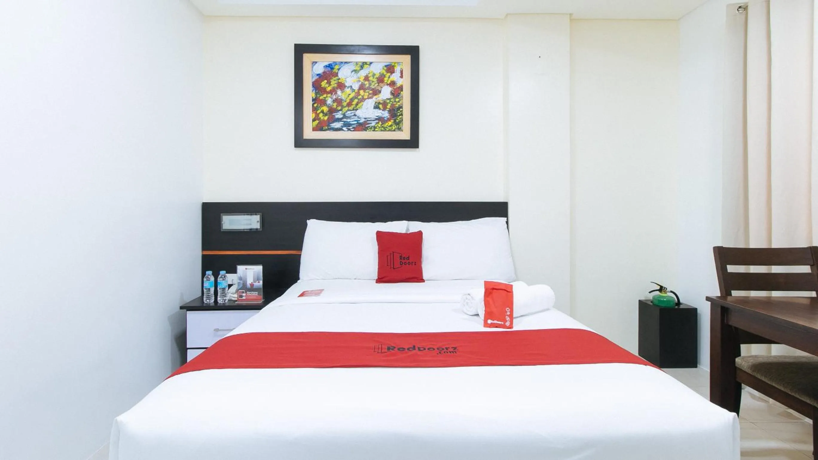 Bed in RedDoorz Plus at Evangelista Street Makati