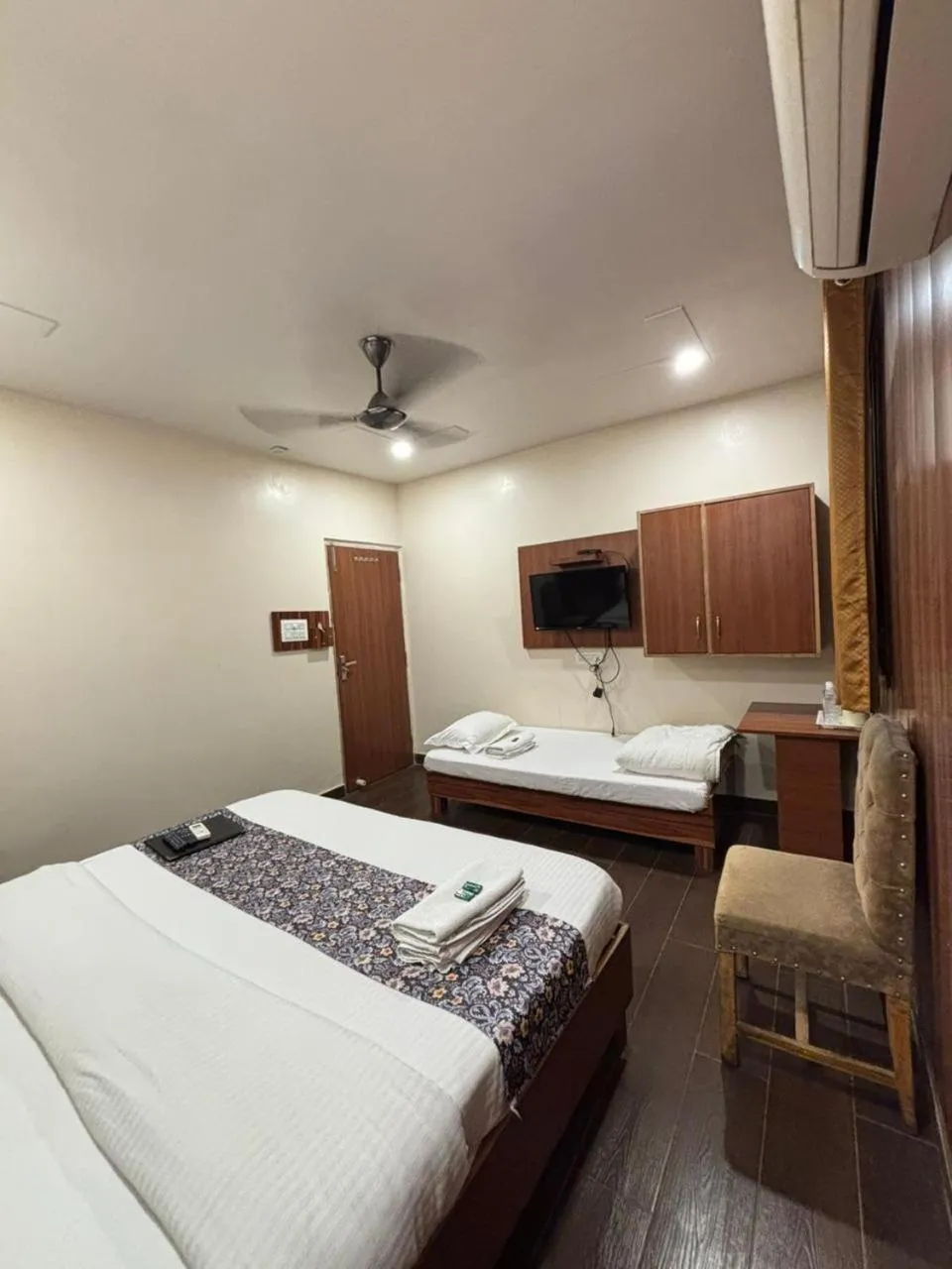 Bed in Hotel Ashoka Ganages