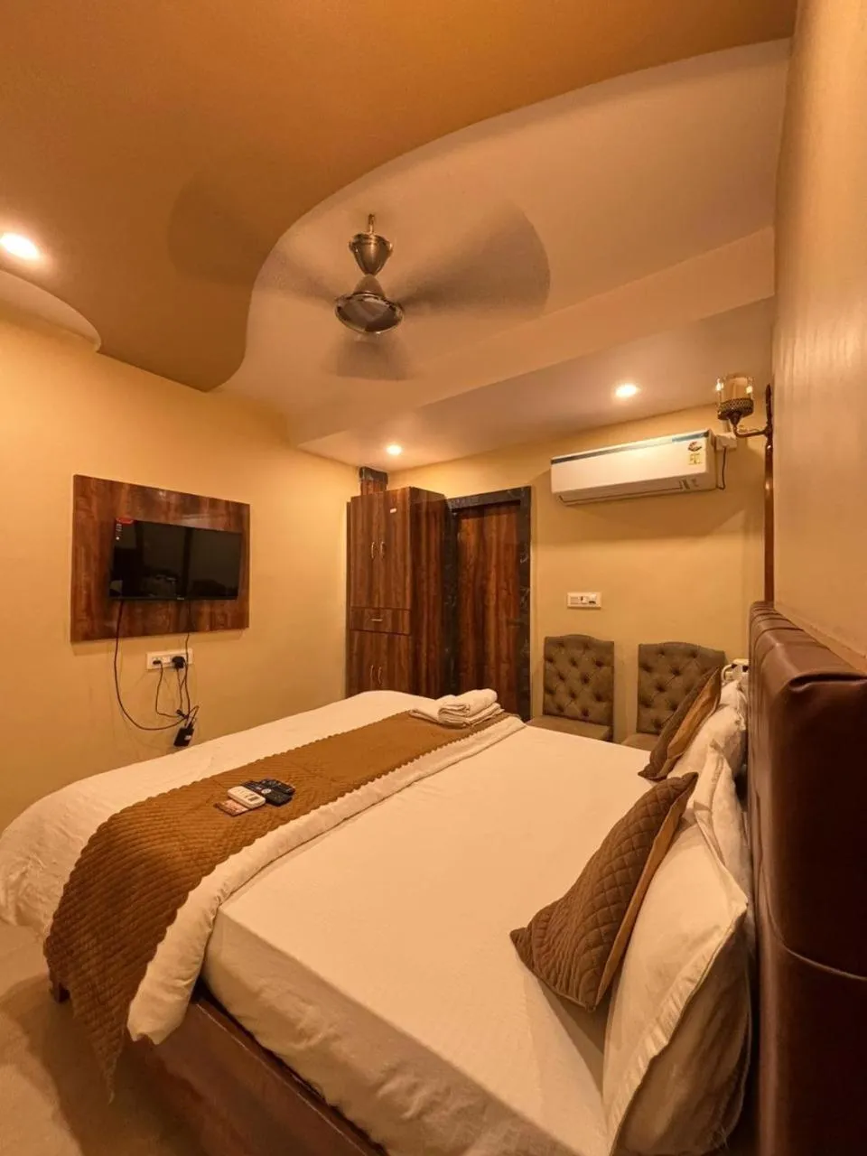 Bed in Hotel Ashoka Ganages