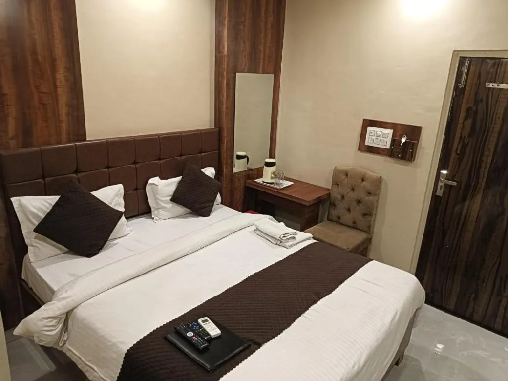 Bed in Hotel Ashoka Ganages