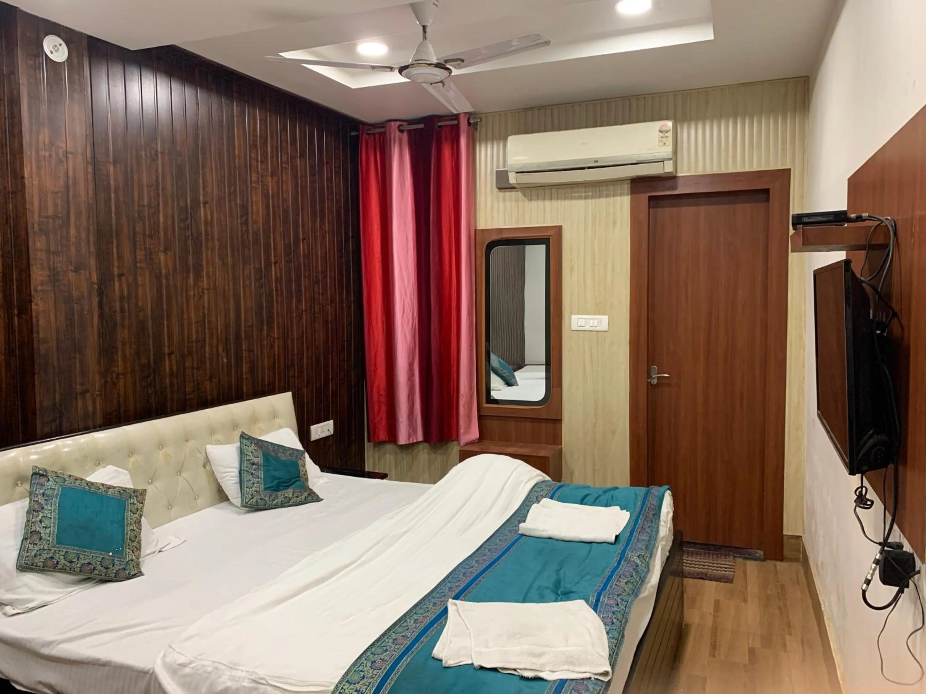 Bed in Hotel Ashoka Ganages