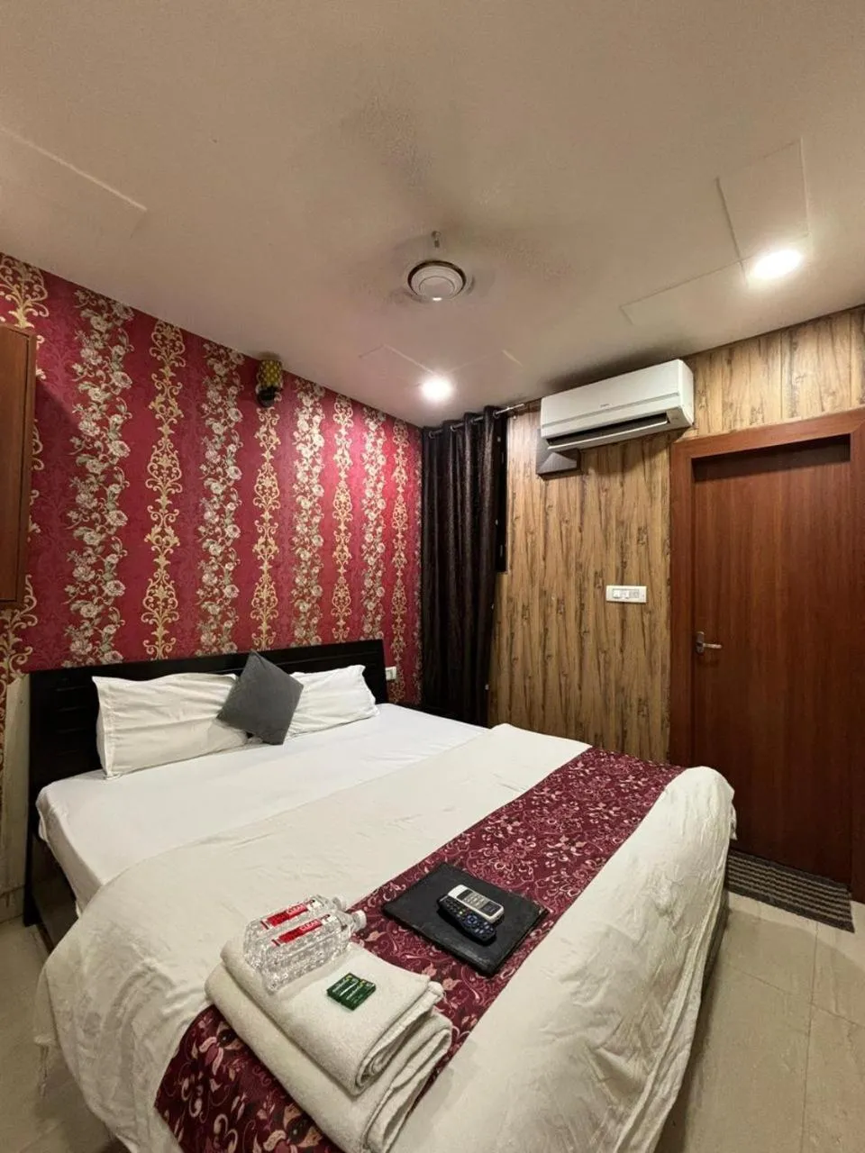 Bed in Hotel Ashoka Ganages