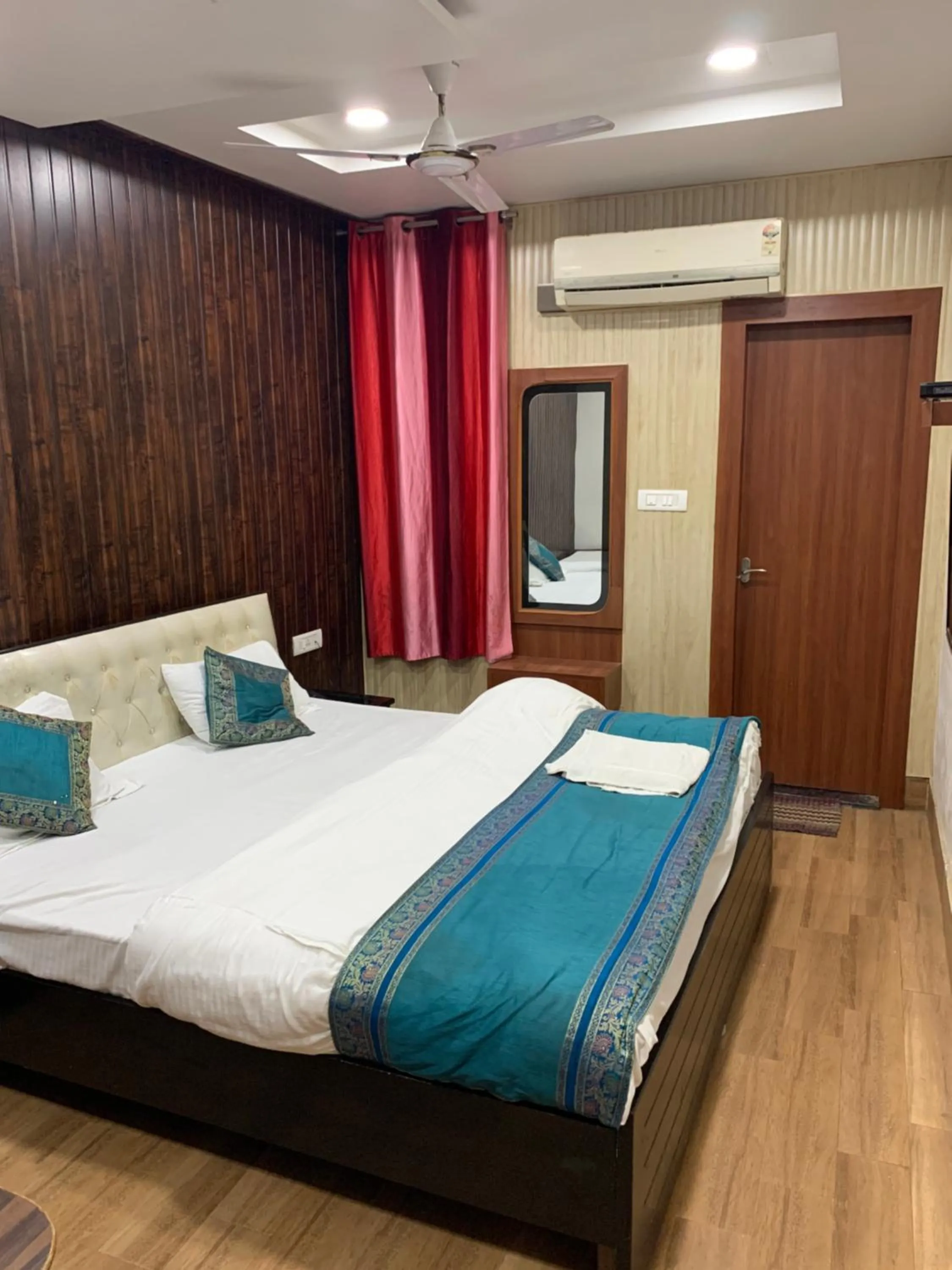 Bed in Hotel Ashoka Ganages