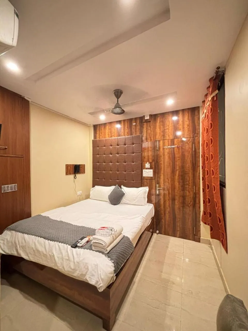 Bed in Hotel Ashoka Ganages