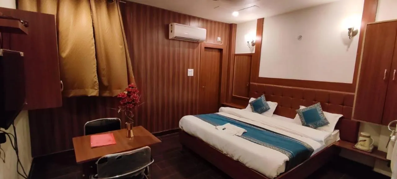 Bed in Hotel Ashoka Ganages