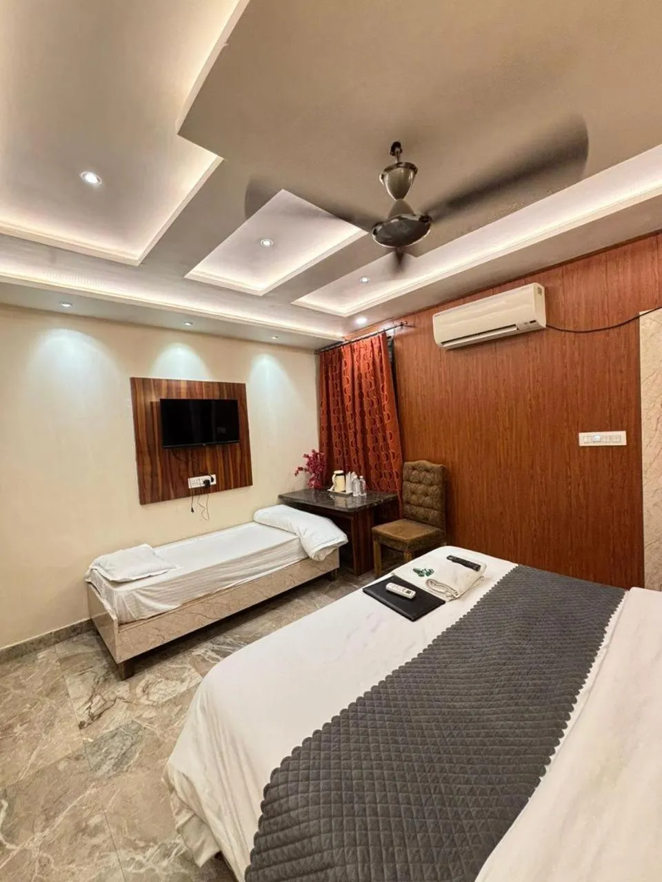 Bed in Hotel Ashoka Ganages