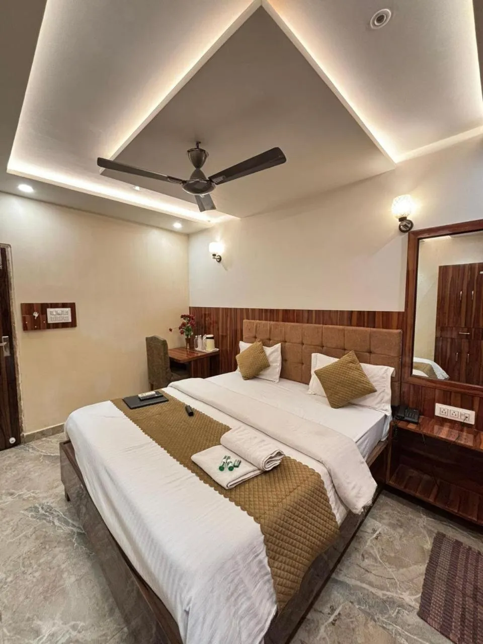 Bed in Hotel Ashoka Ganages