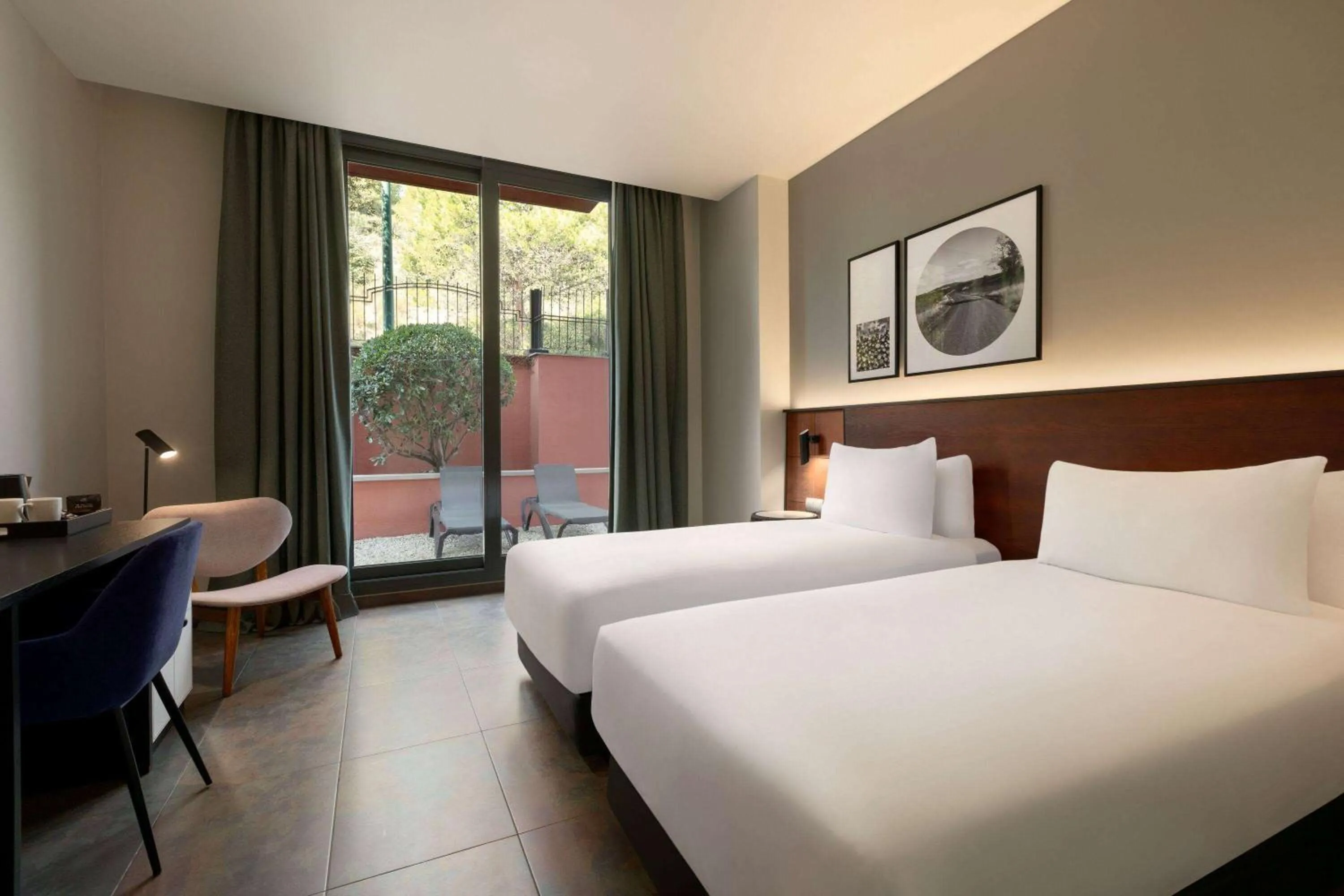 Photo of the whole room, Bed in Dolce by Wyndham Barcelona Resort