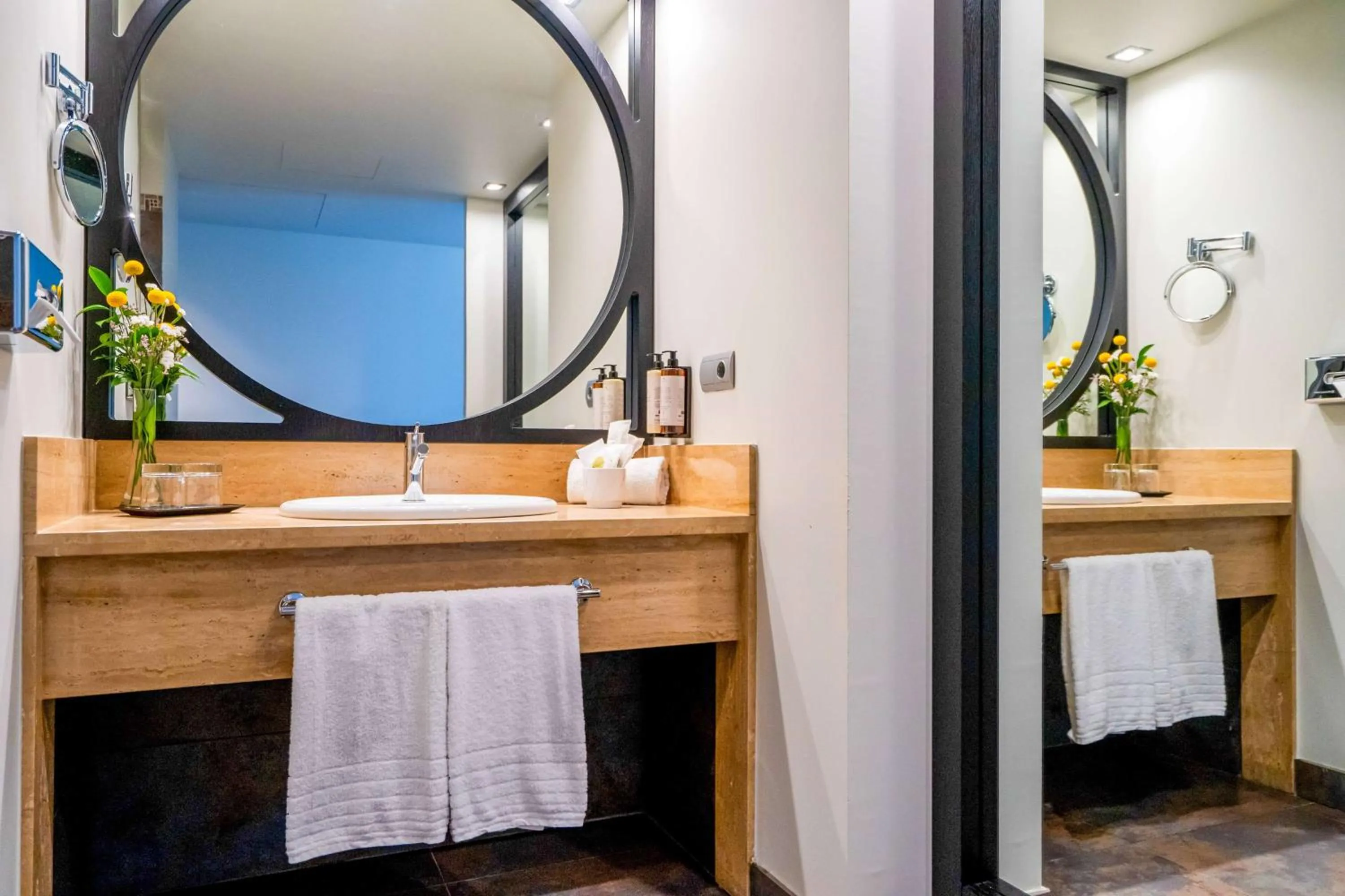 Photo of the whole room in Dolce by Wyndham Barcelona Resort